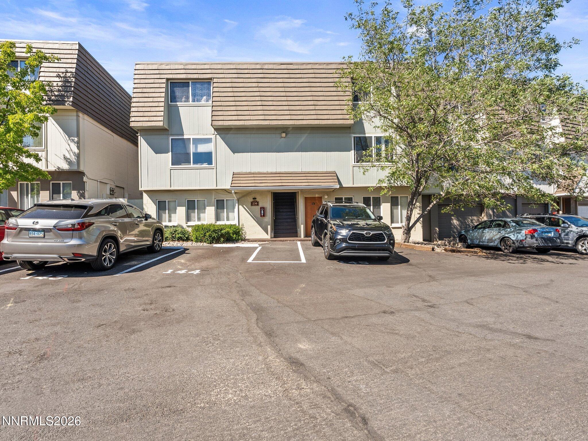 230 Bisset Court B Property Photo 1