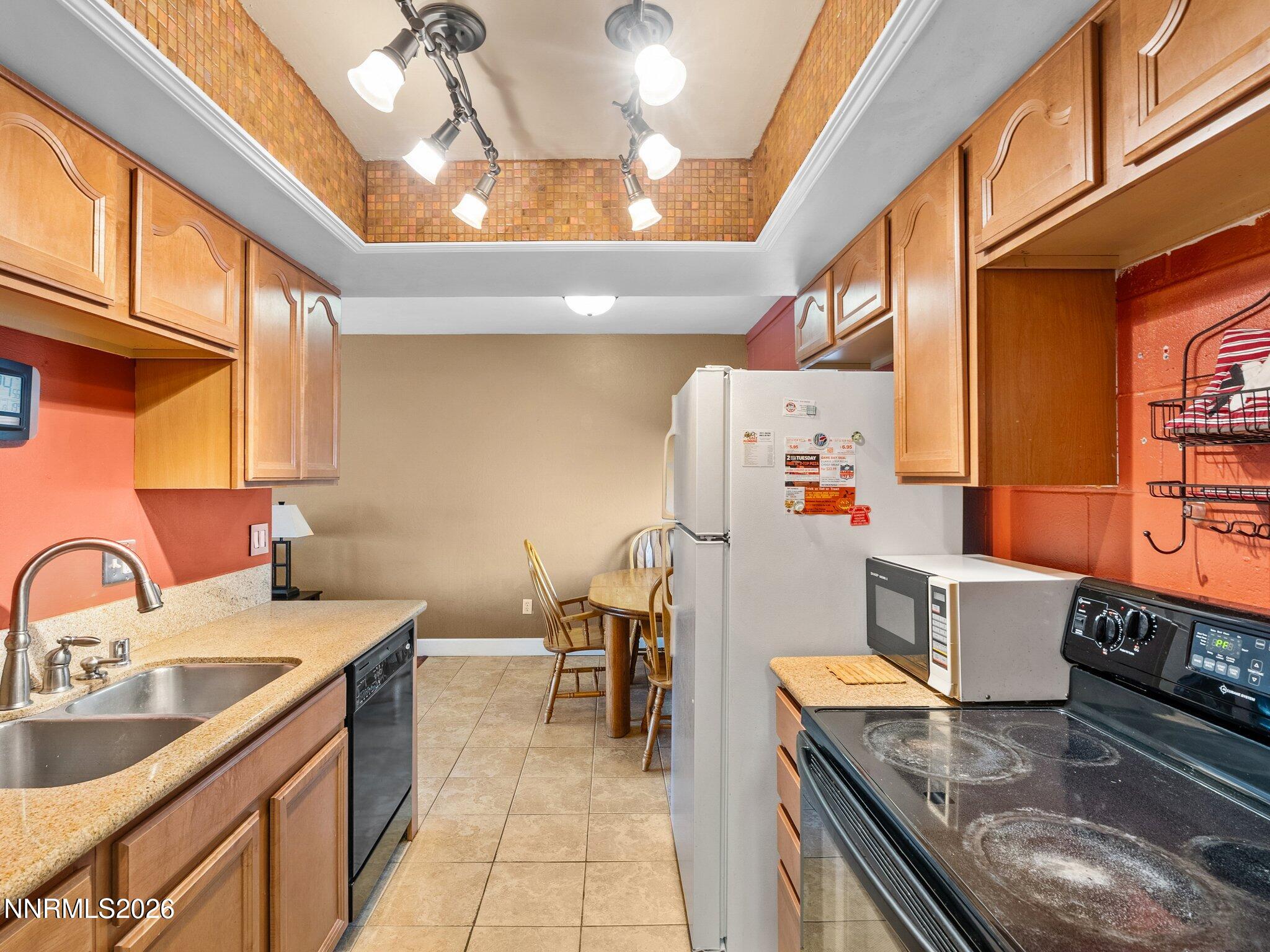 230 Bisset Court B Property Photo 7