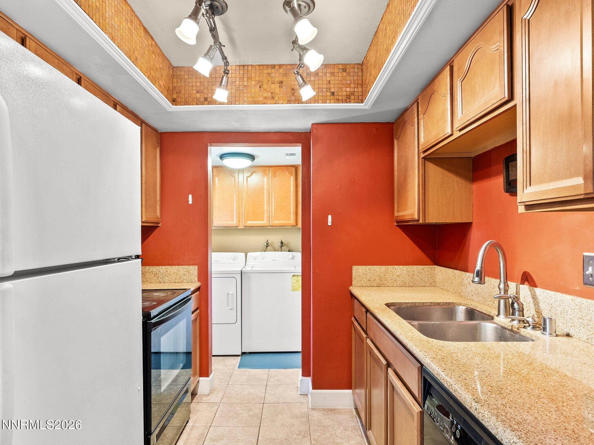 230 Bisset Court B Property Photo 8