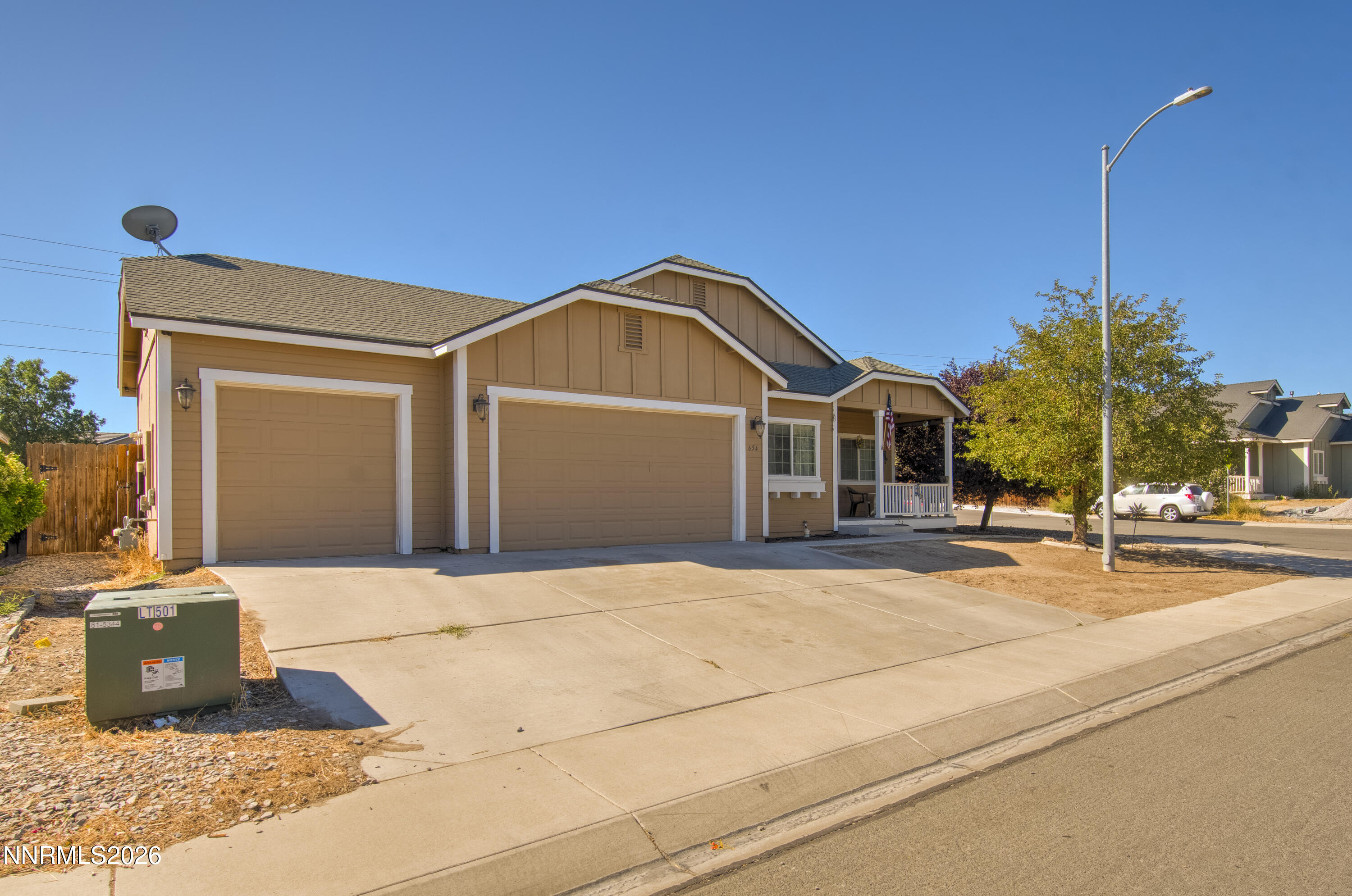 654 Canary Circle Property Photo 1