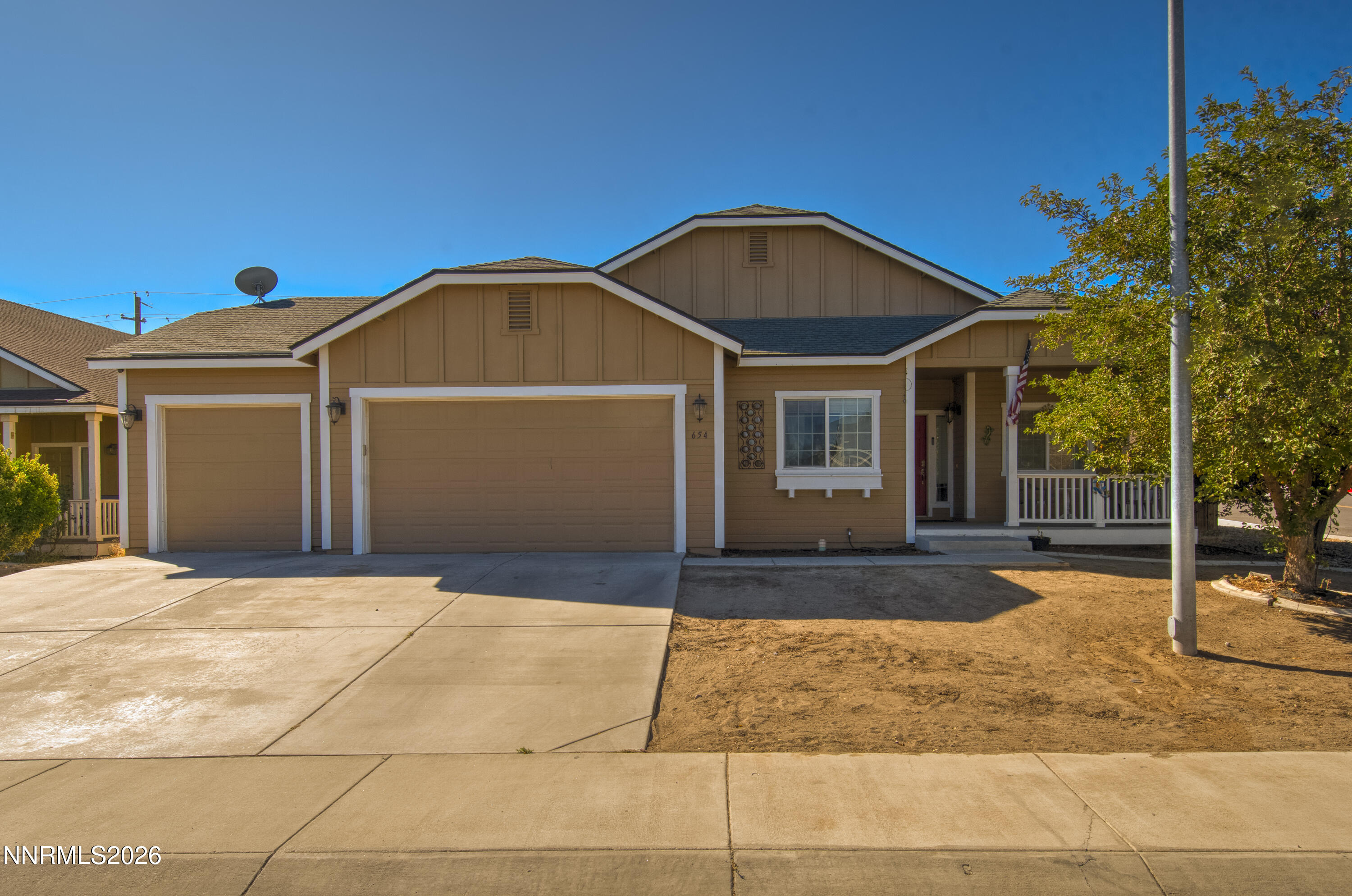654 Canary Circle Property Photo 2