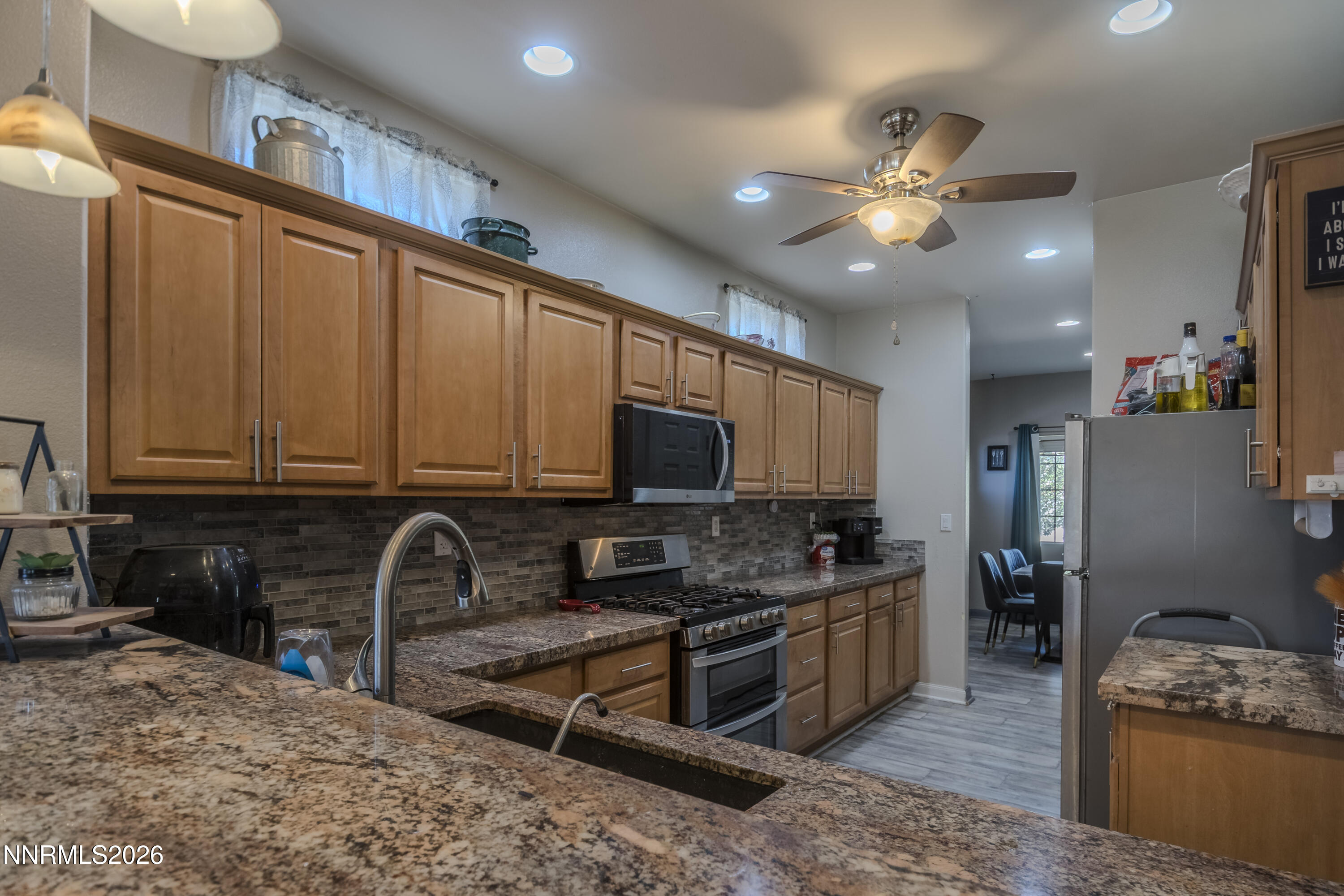 654 Canary Circle Property Photo 6