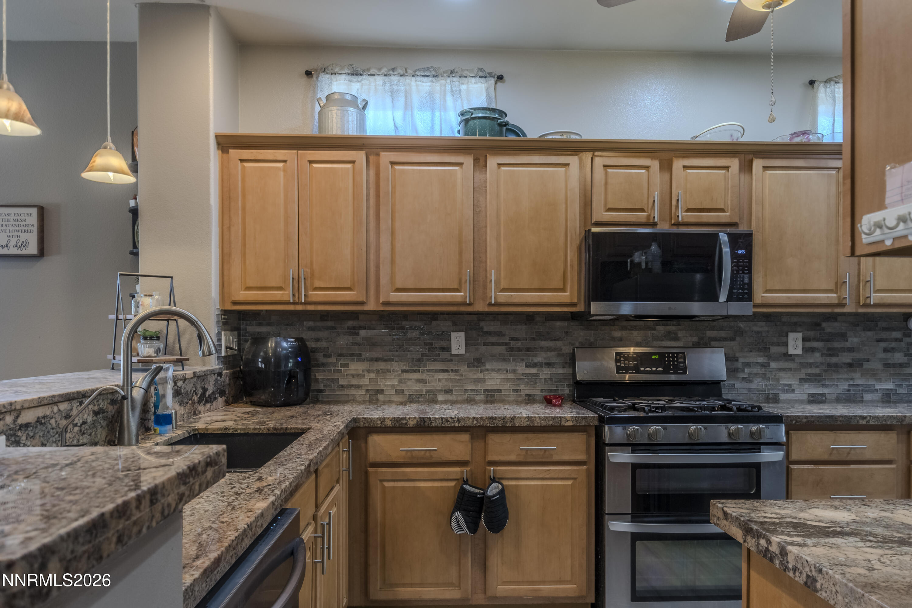 654 Canary Circle Property Photo 7