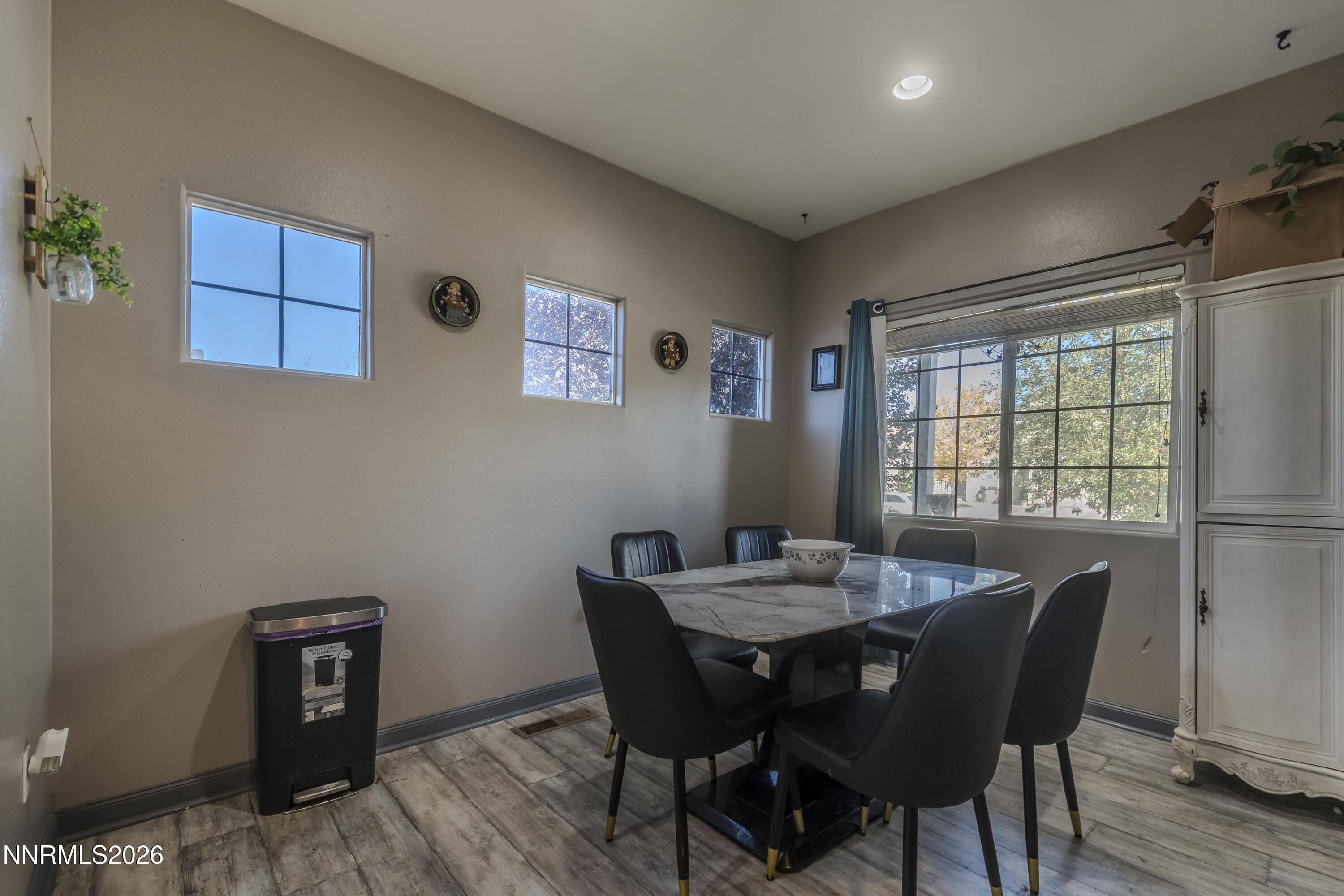 654 Canary Circle Property Photo 13