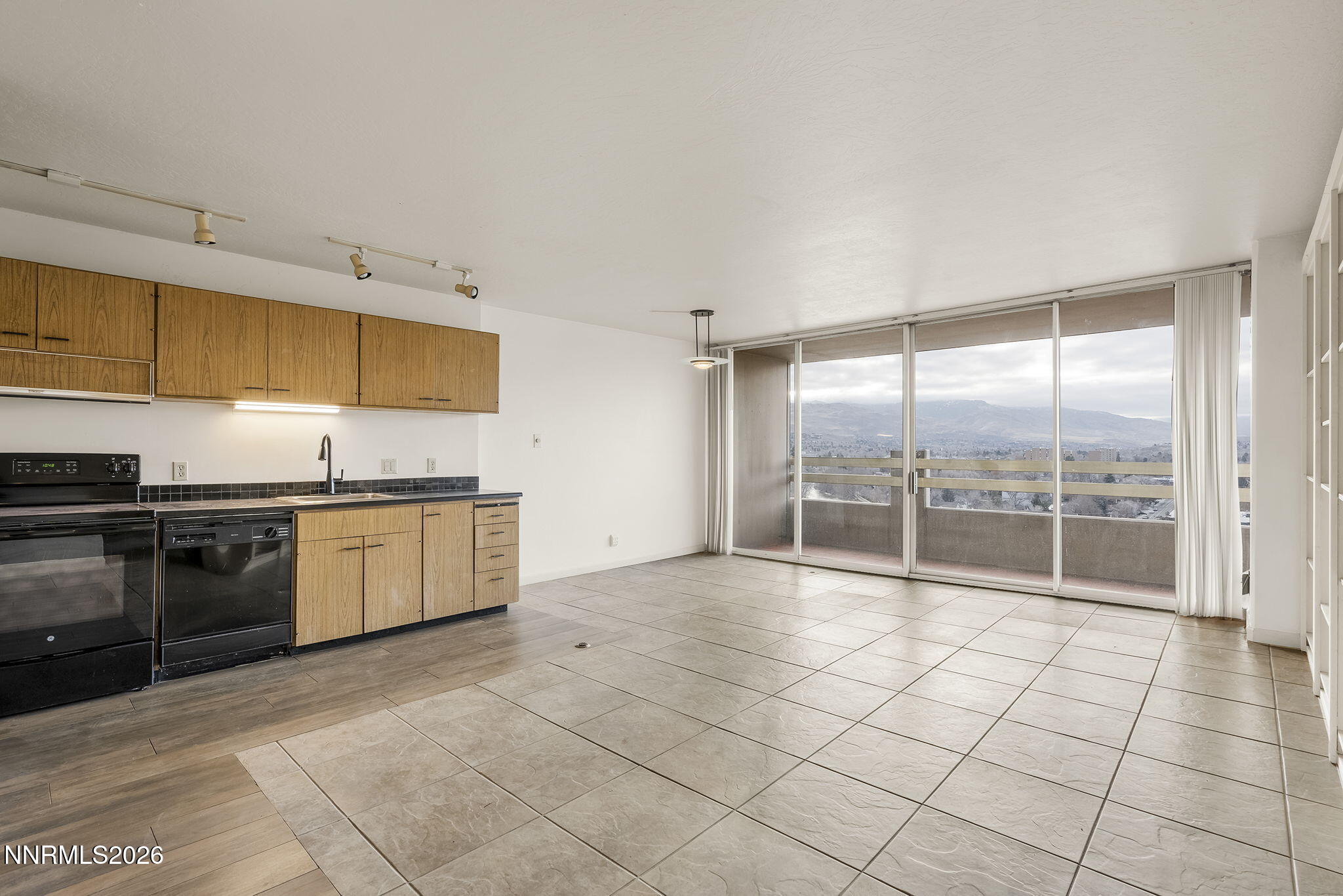 100 N Arlington Avenue 11g Property Photo 3