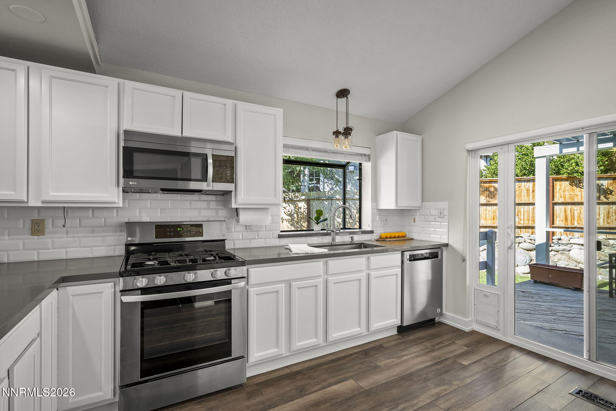 205 Edgewater Parkway Property Photo 8