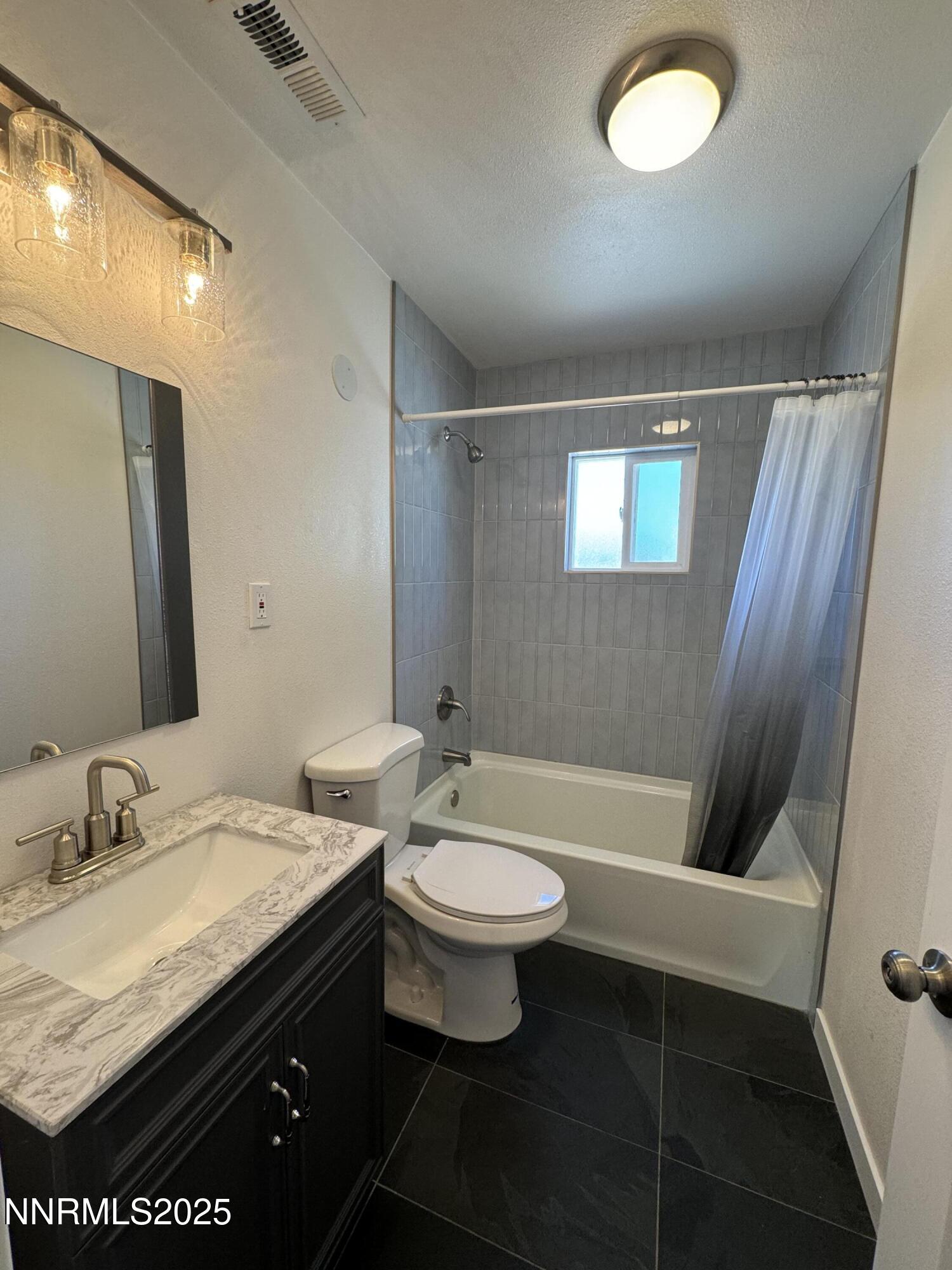 1836 C Street Property Photo 4