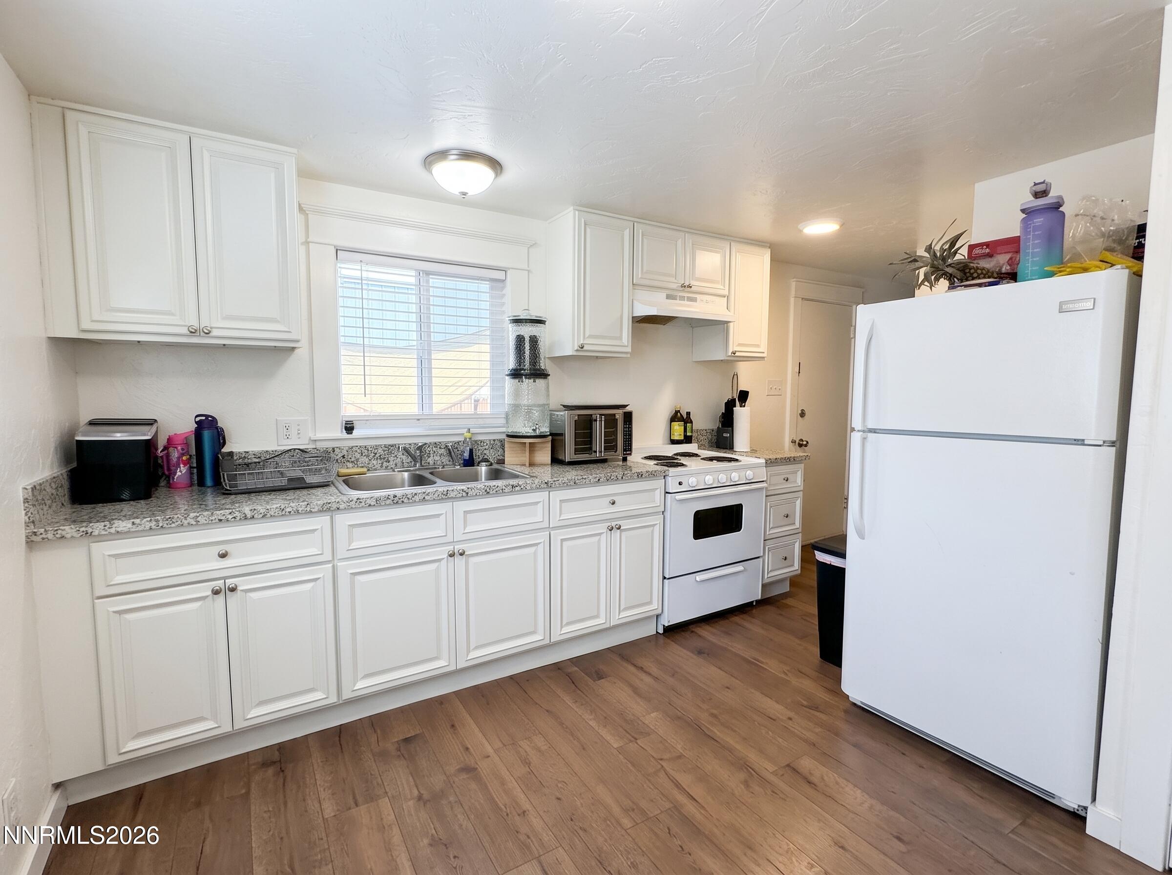 1230 E Street Property Photo 4