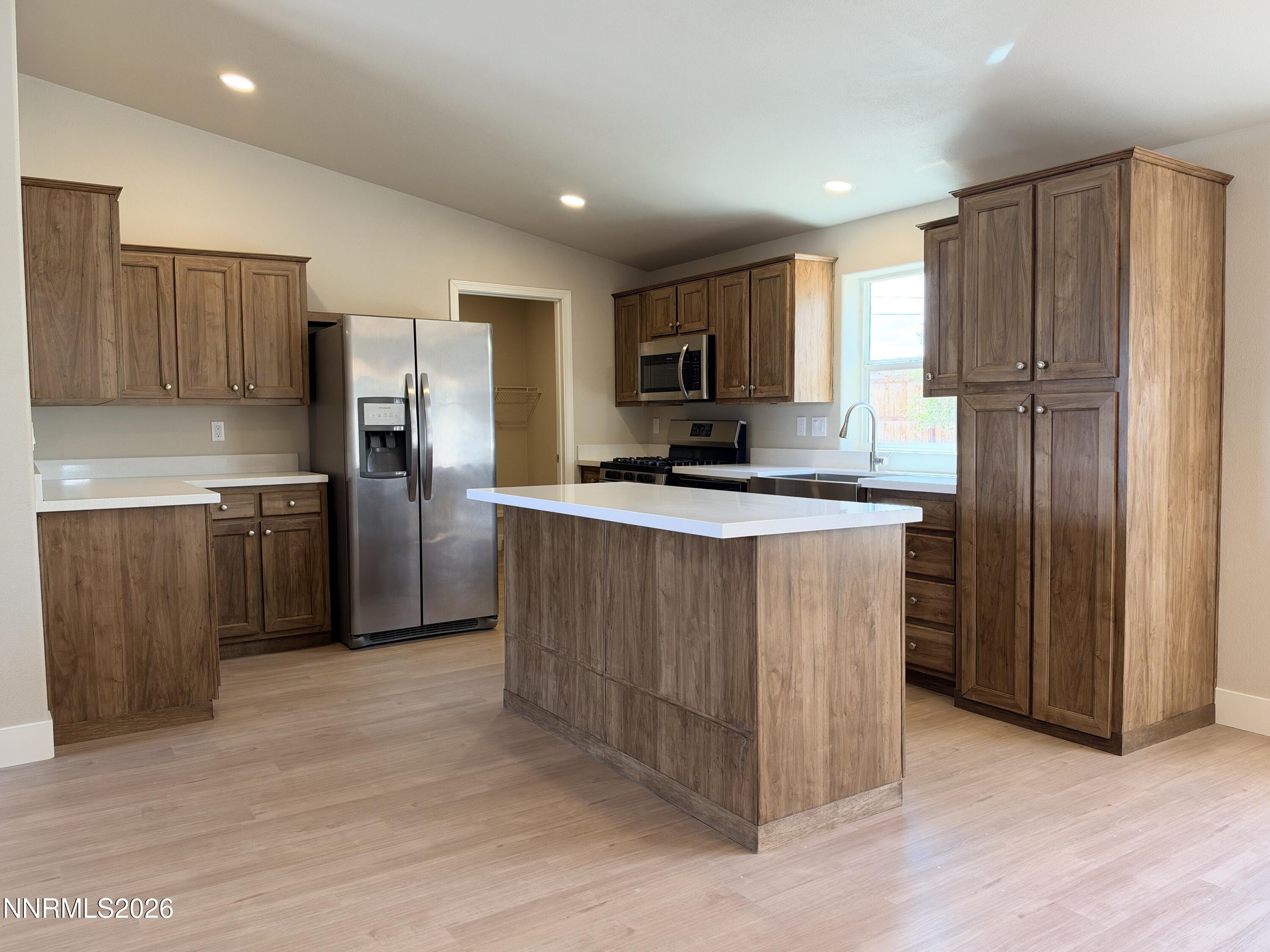 5725 Sidehill Drive Property Photo 7