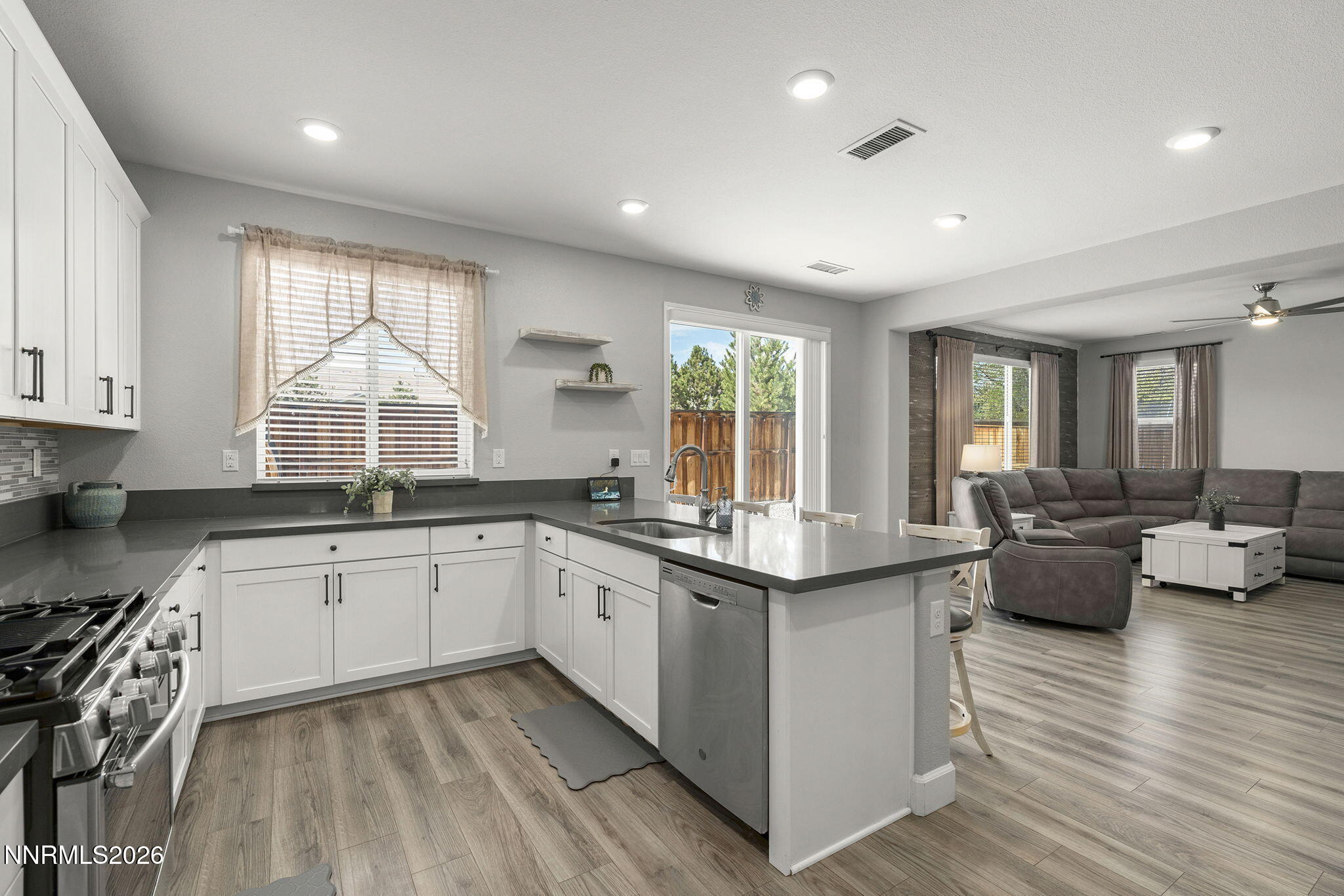 6049 Shining Sunset Drive Property Photo 12
