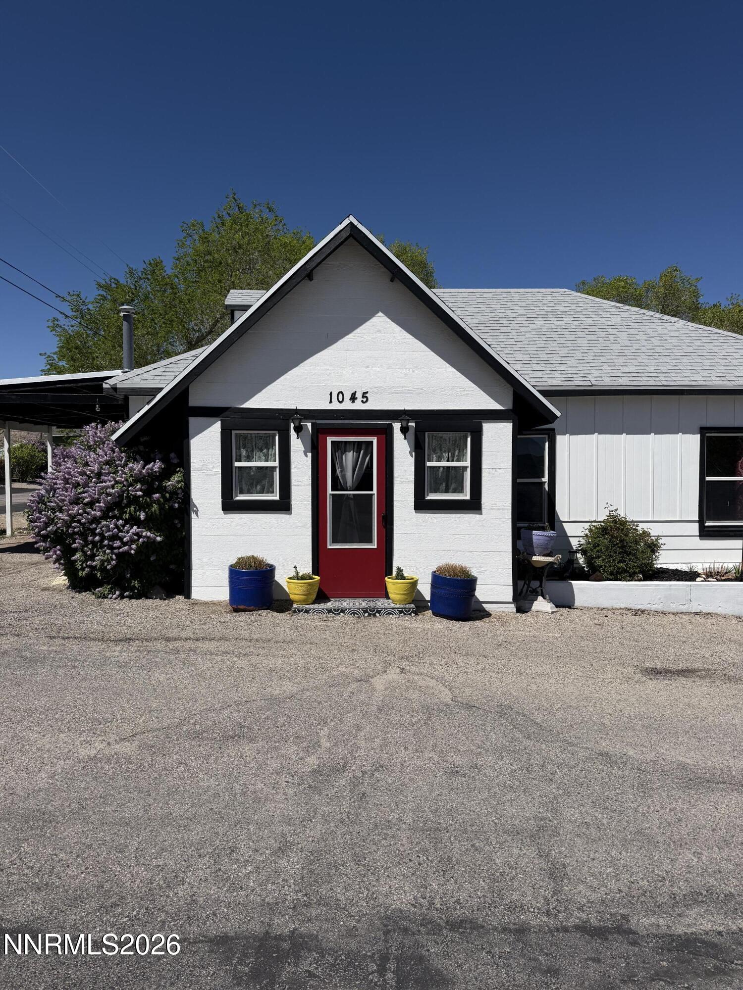 1045 Tonopah Avenue Property Photo 1
