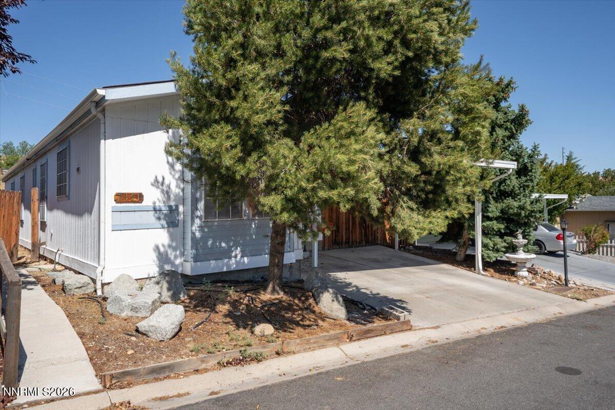 2151 Barberry Way Property Photo 3