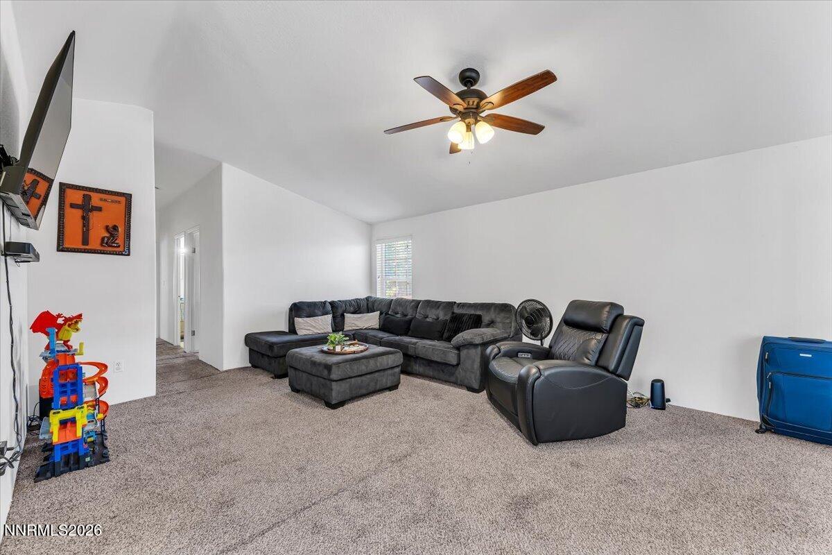 2151 Barberry Way Property Photo 4
