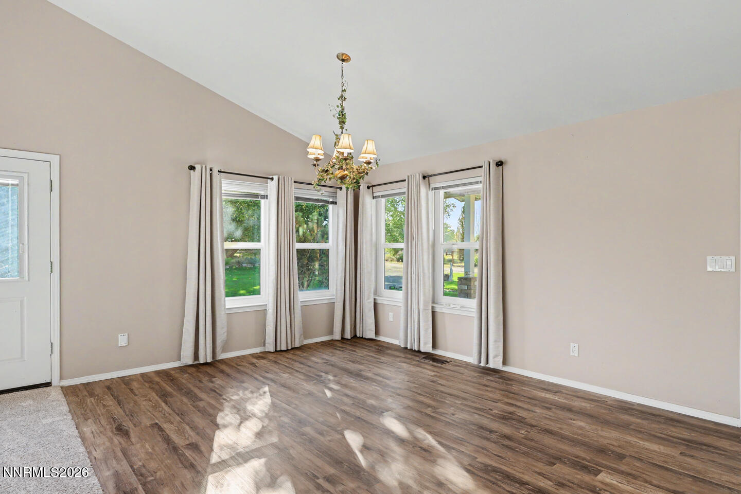 1220 Strasdin Lane Property Photo 8