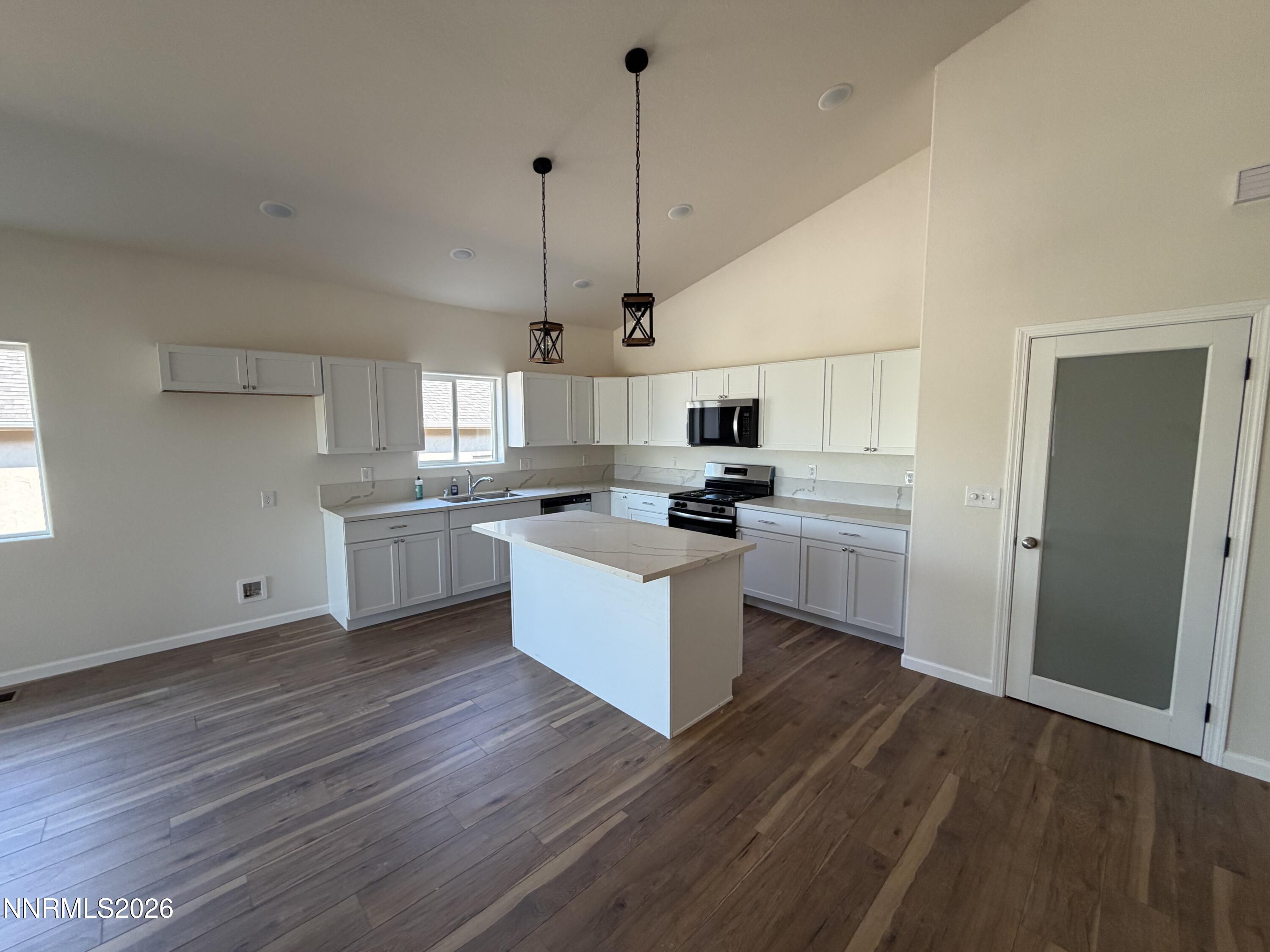 584 Wedge Lane Property Photo 3