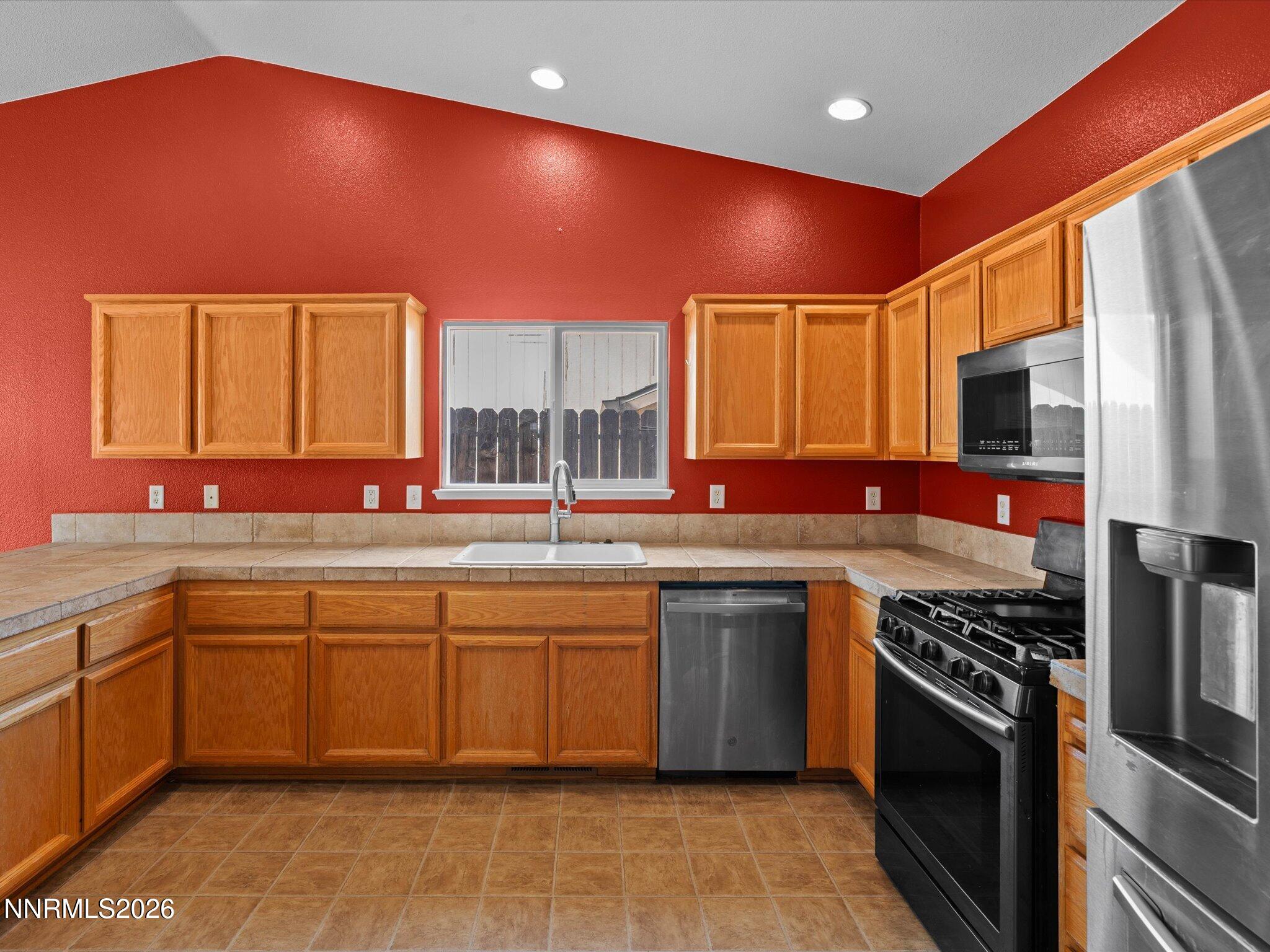408 Fort Sutter Boulevard Property Photo 9