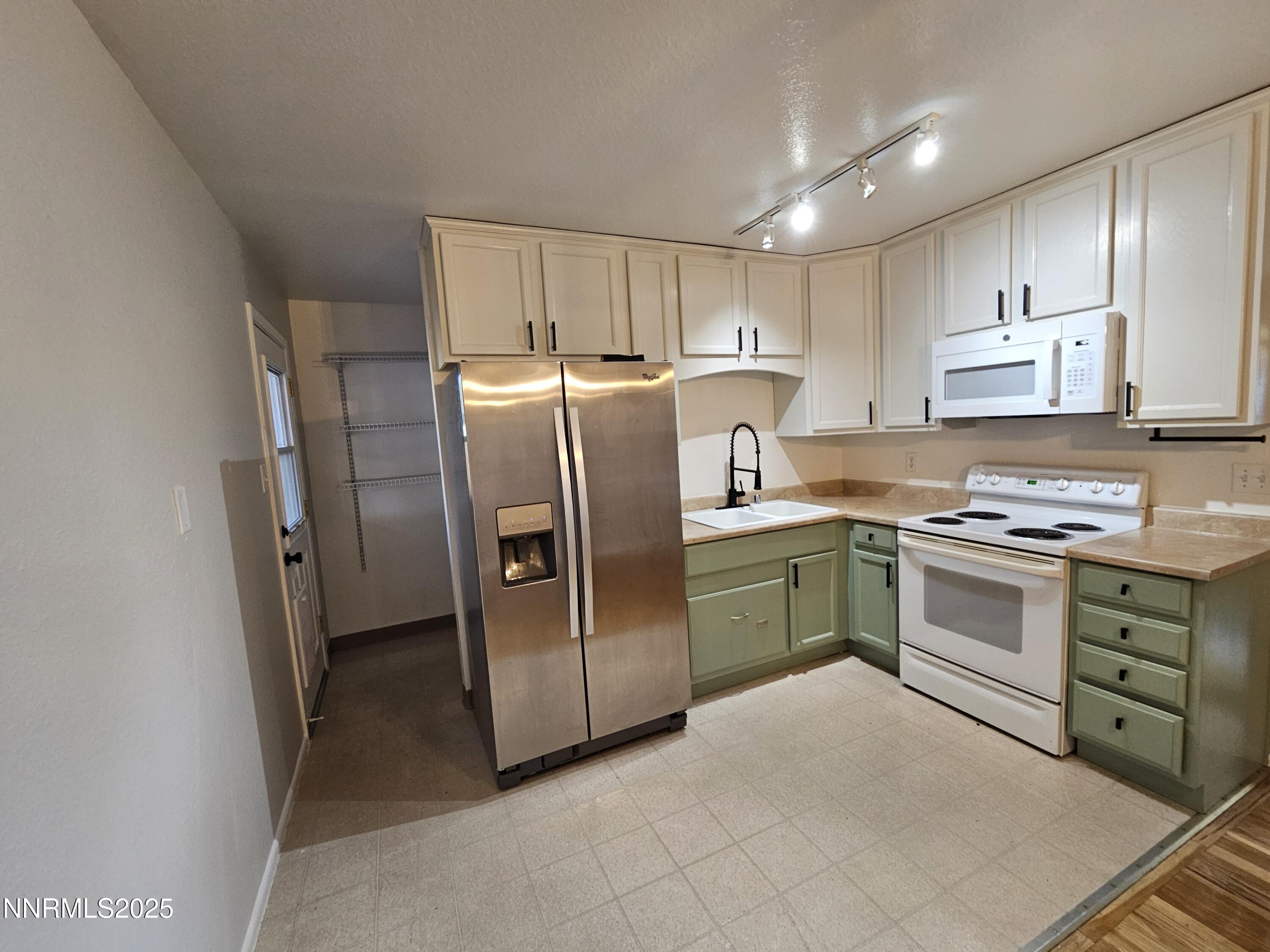 3265 Downey Avenue Property Photo 8