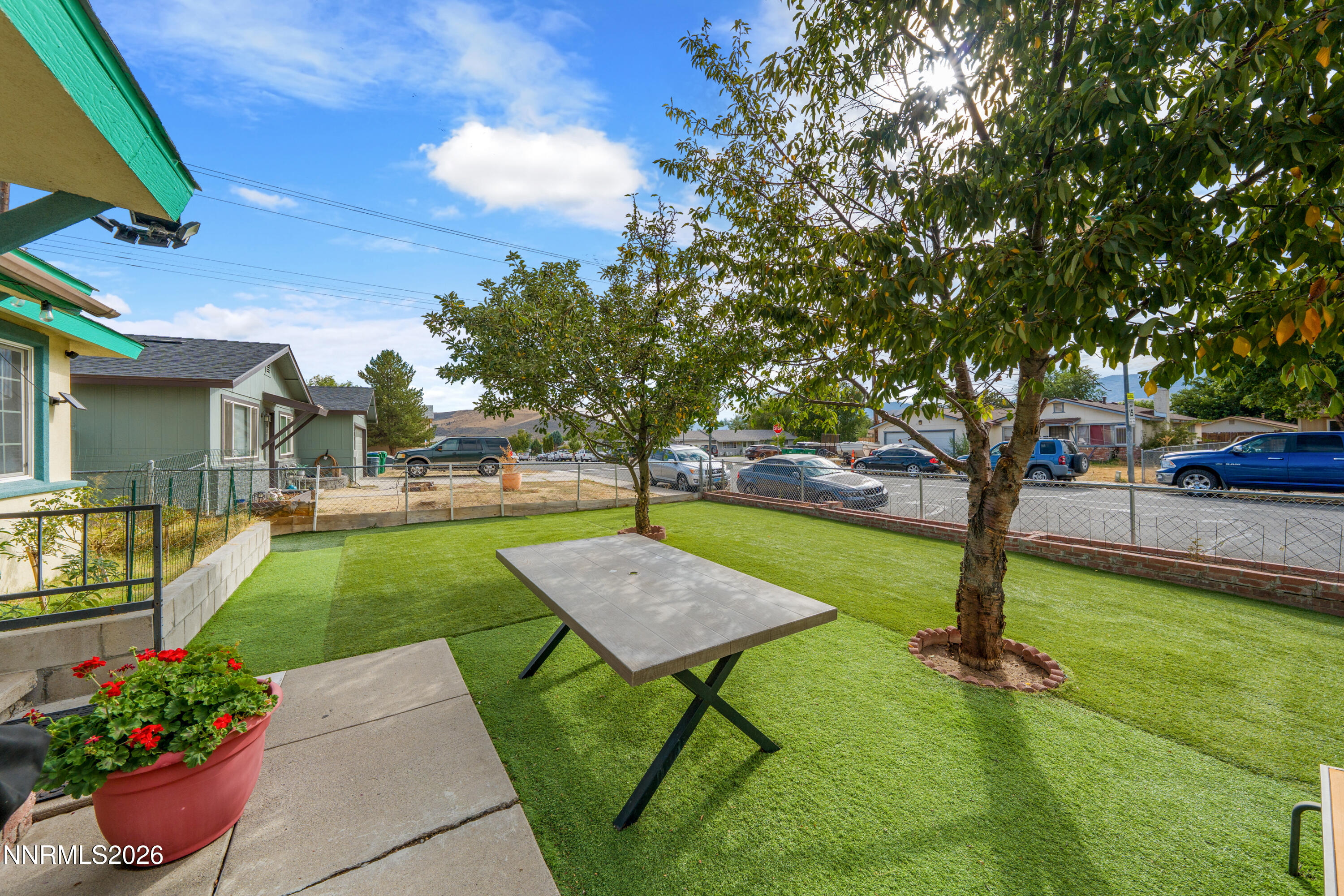 3737 Woodside Drive Property Photo 4