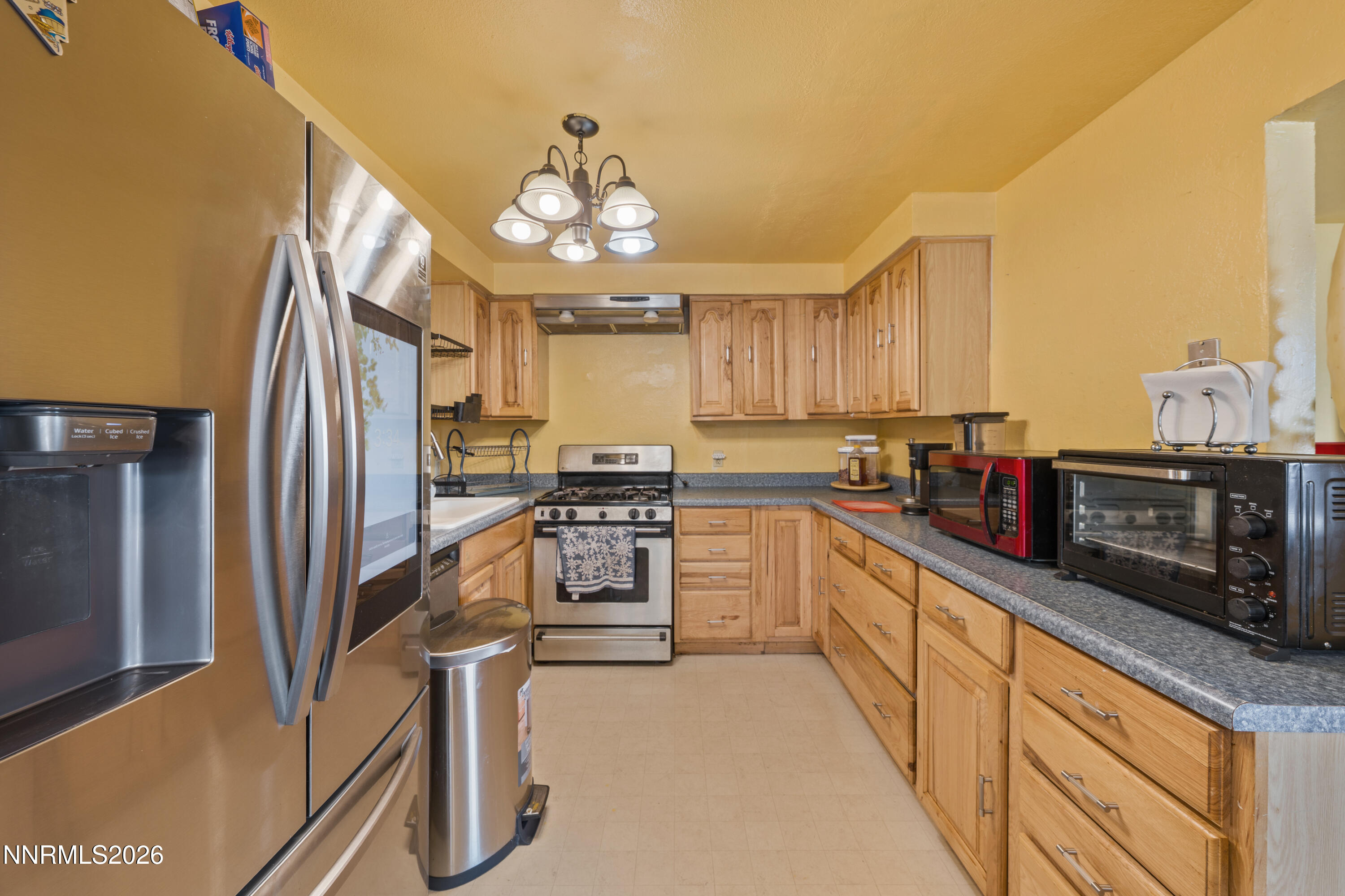 3737 Woodside Drive Property Photo 6