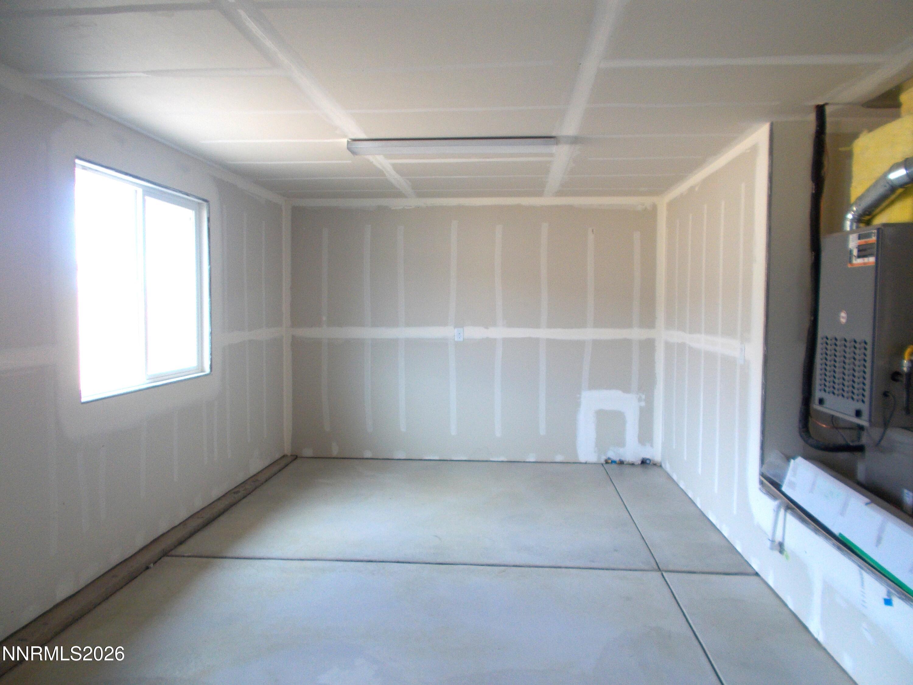 812 S Whitacre Street Property Photo 4