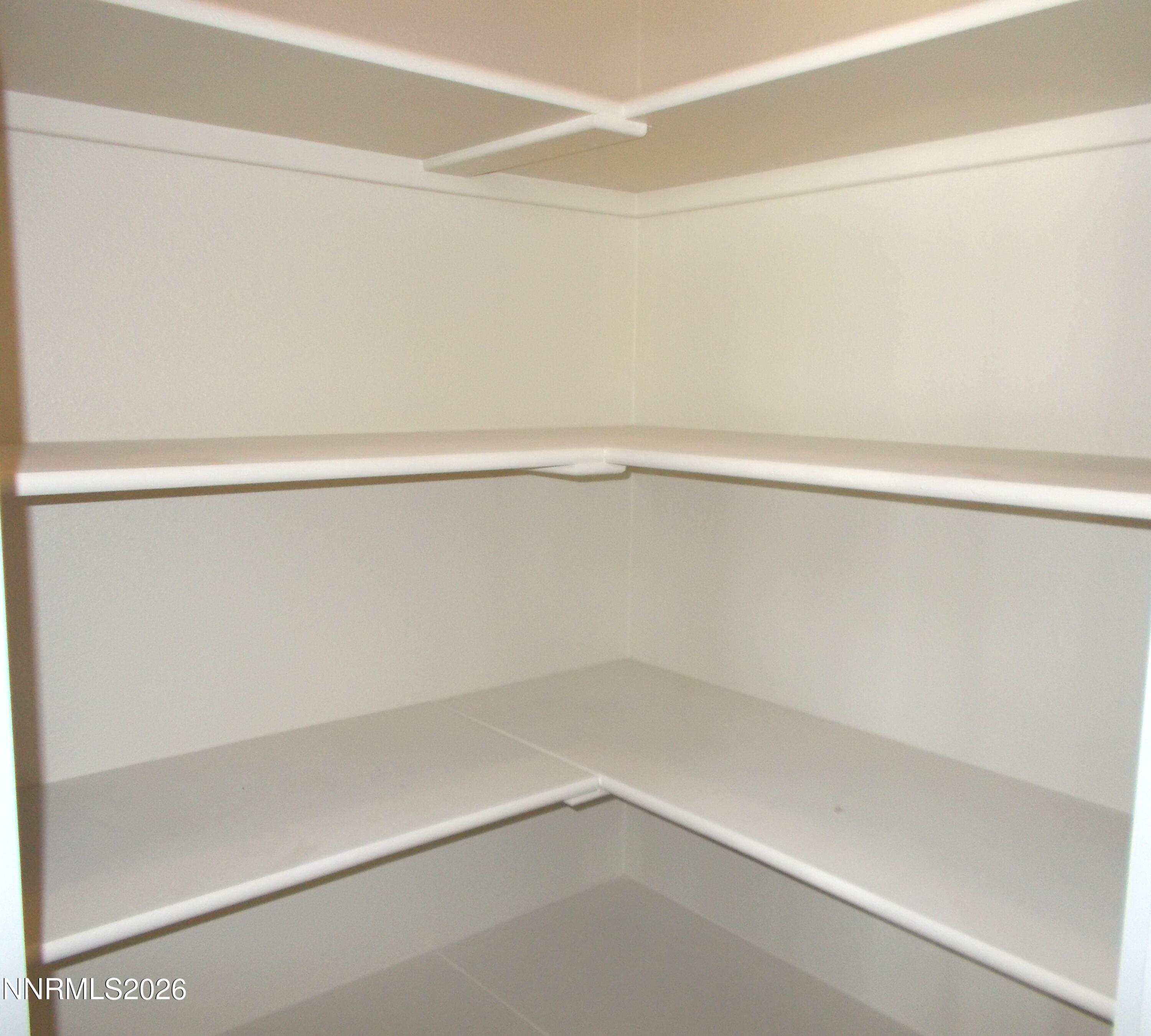 812 S Whitacre Street Property Photo 6