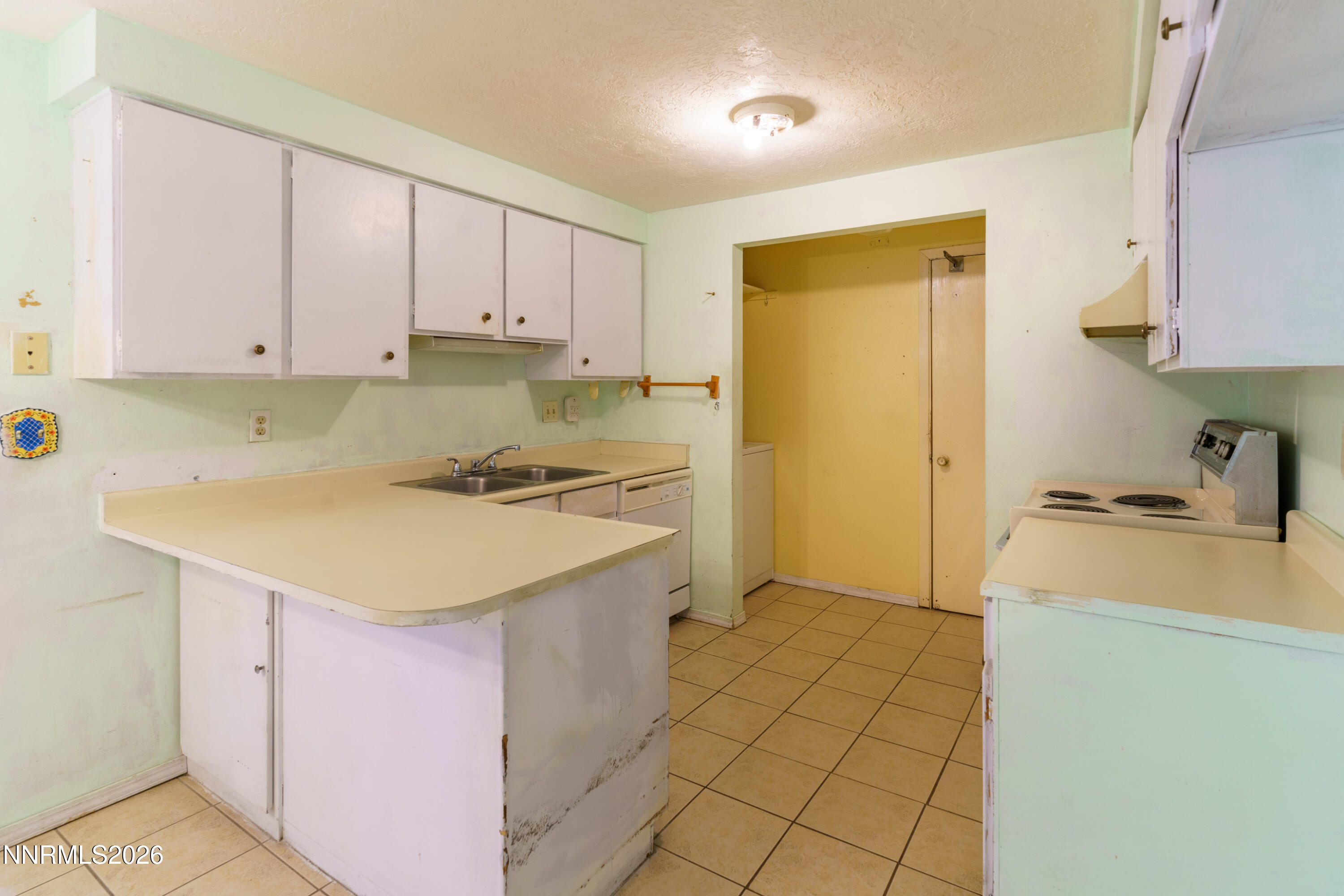 6815 Lotus Street Property Photo 8
