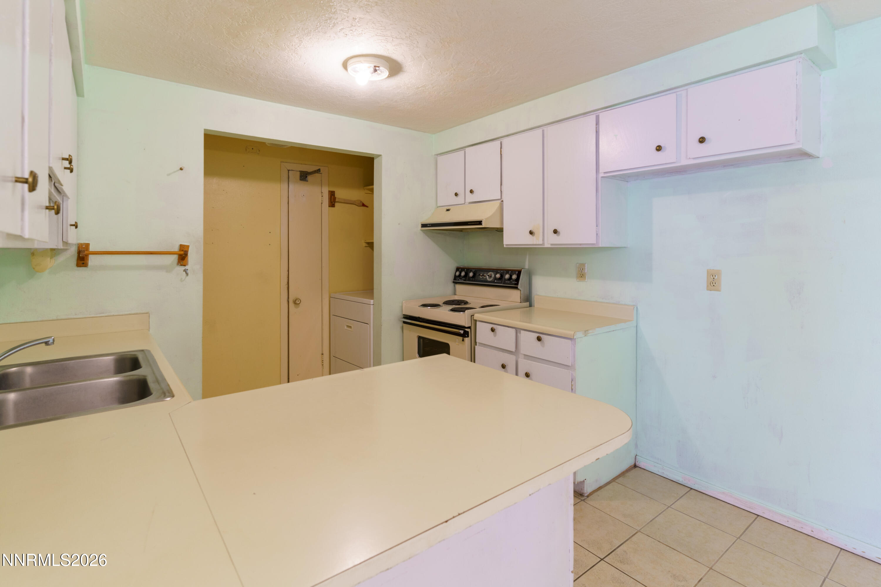 6815 Lotus Street Property Photo 9