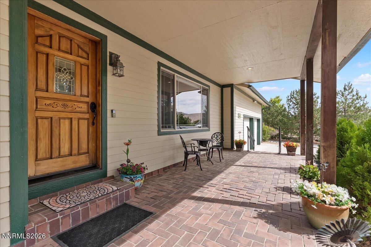 291 Surrey Court Property Photo 3