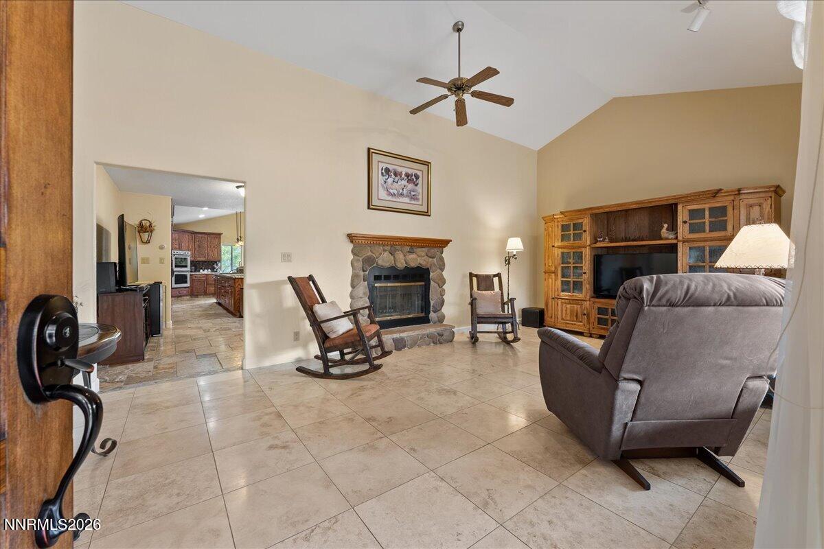 291 Surrey Court Property Photo 4