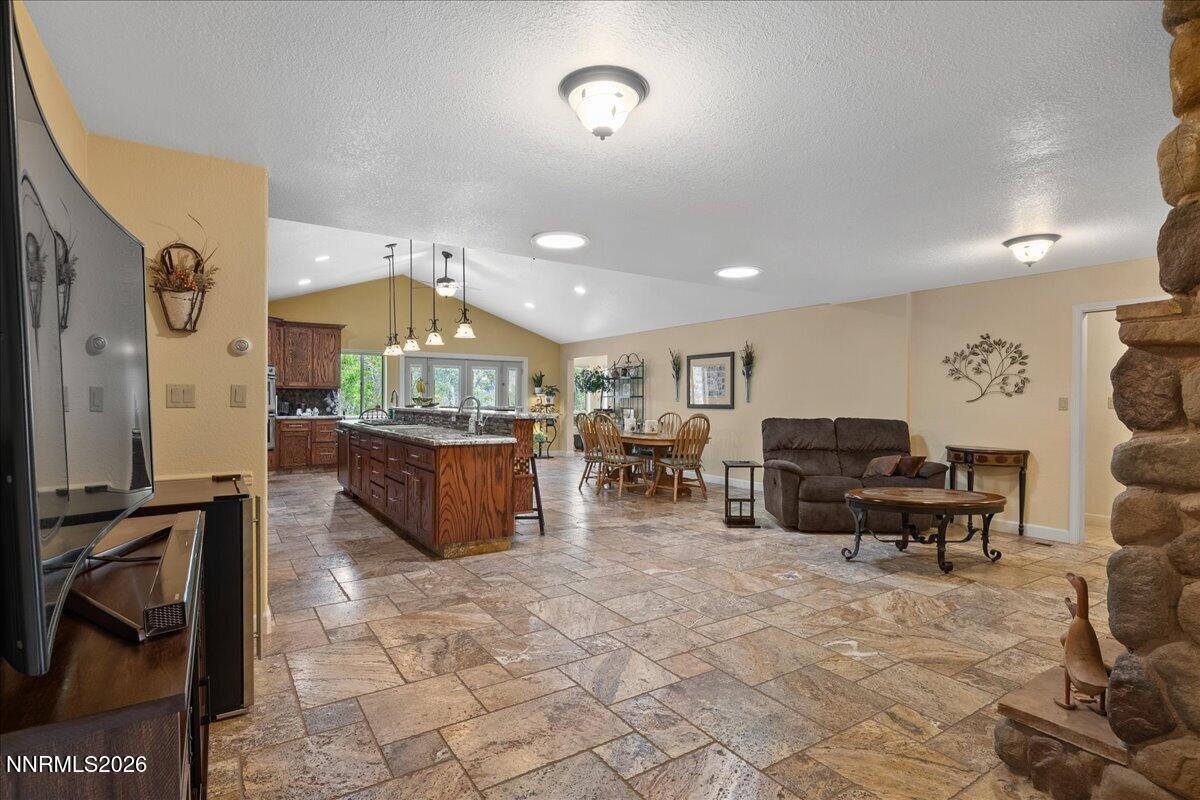 291 Surrey Court Property Photo 6