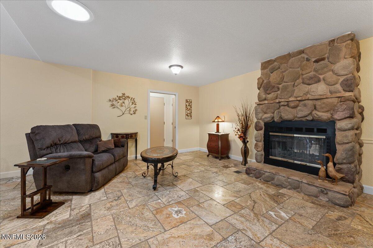 291 Surrey Court Property Photo 7