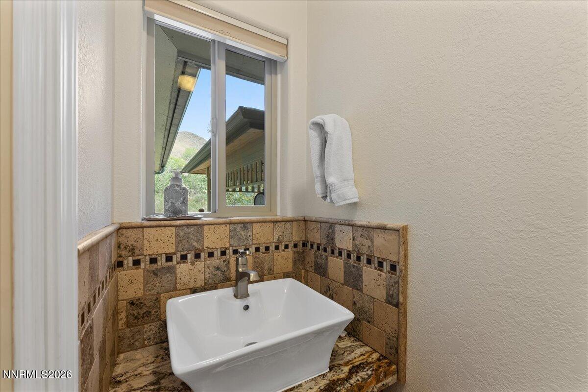 291 Surrey Court Property Photo 28