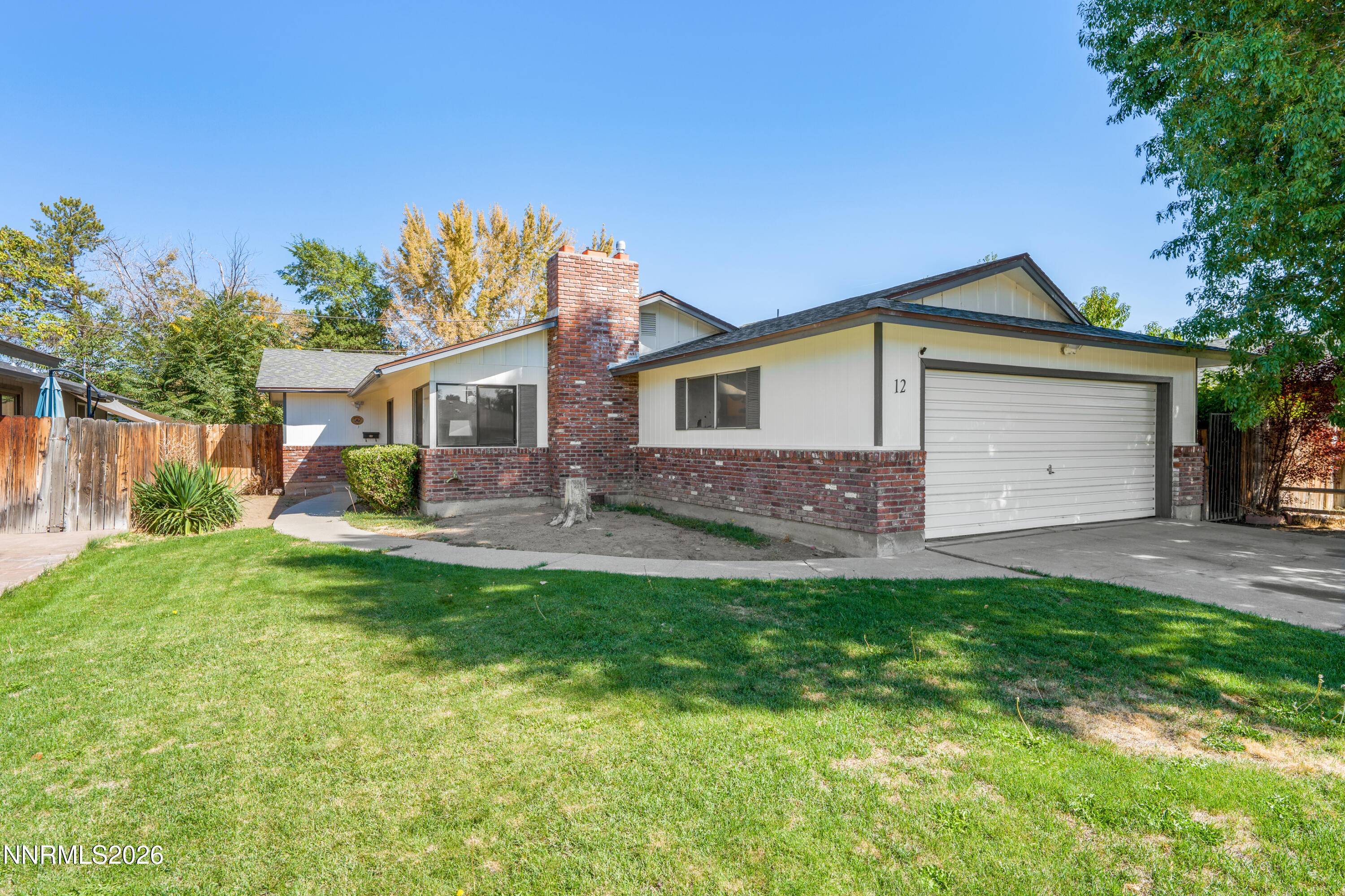 12 E Quail Street Property Photo 1