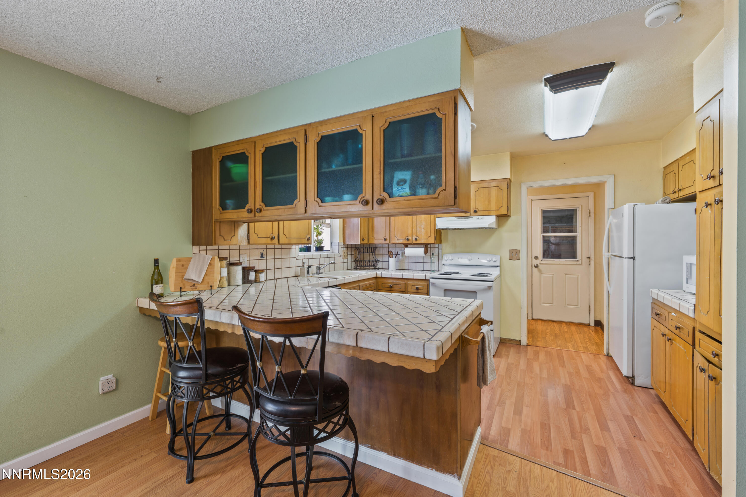 12 E Quail Street Property Photo 4