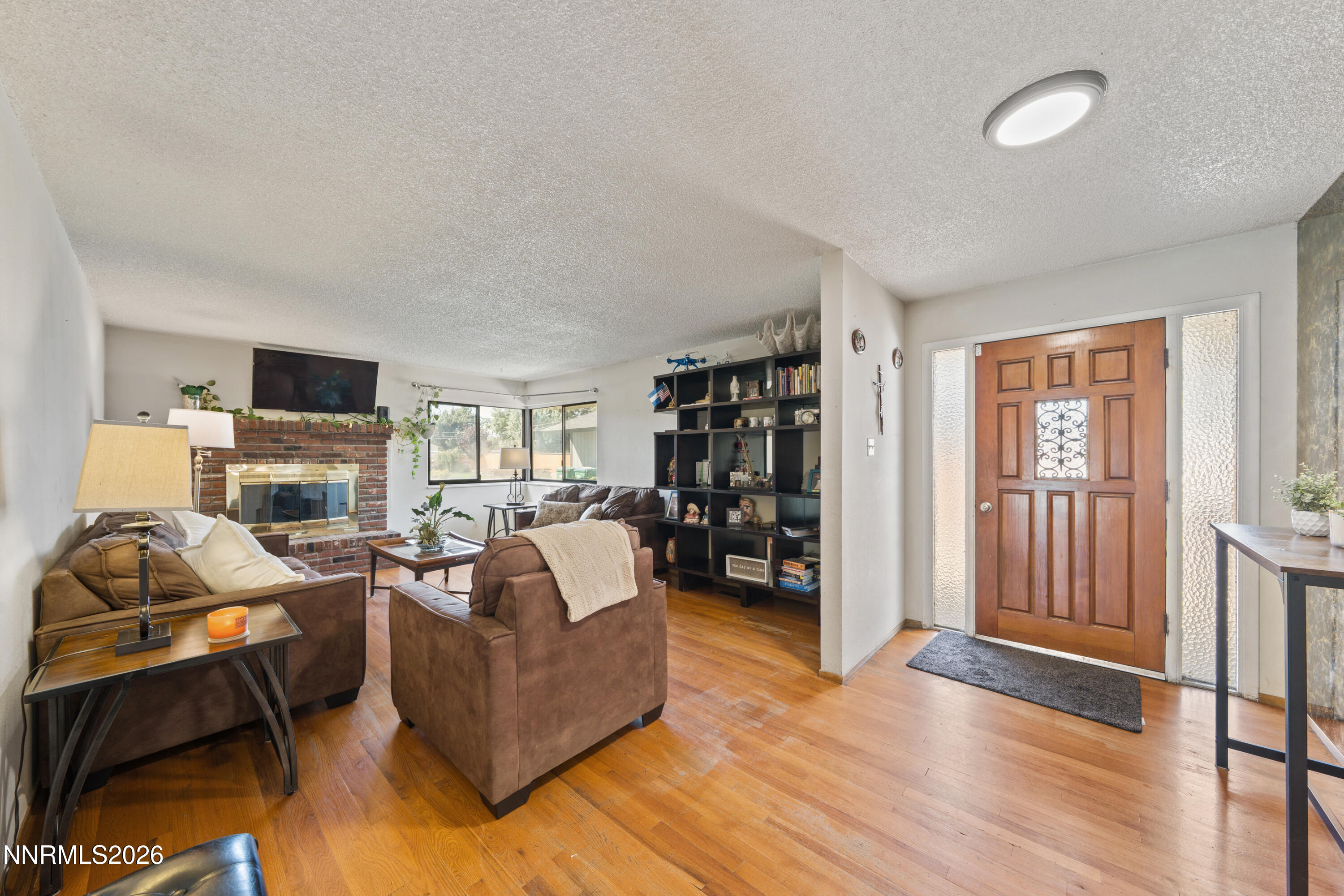 12 E Quail Street Property Photo 7