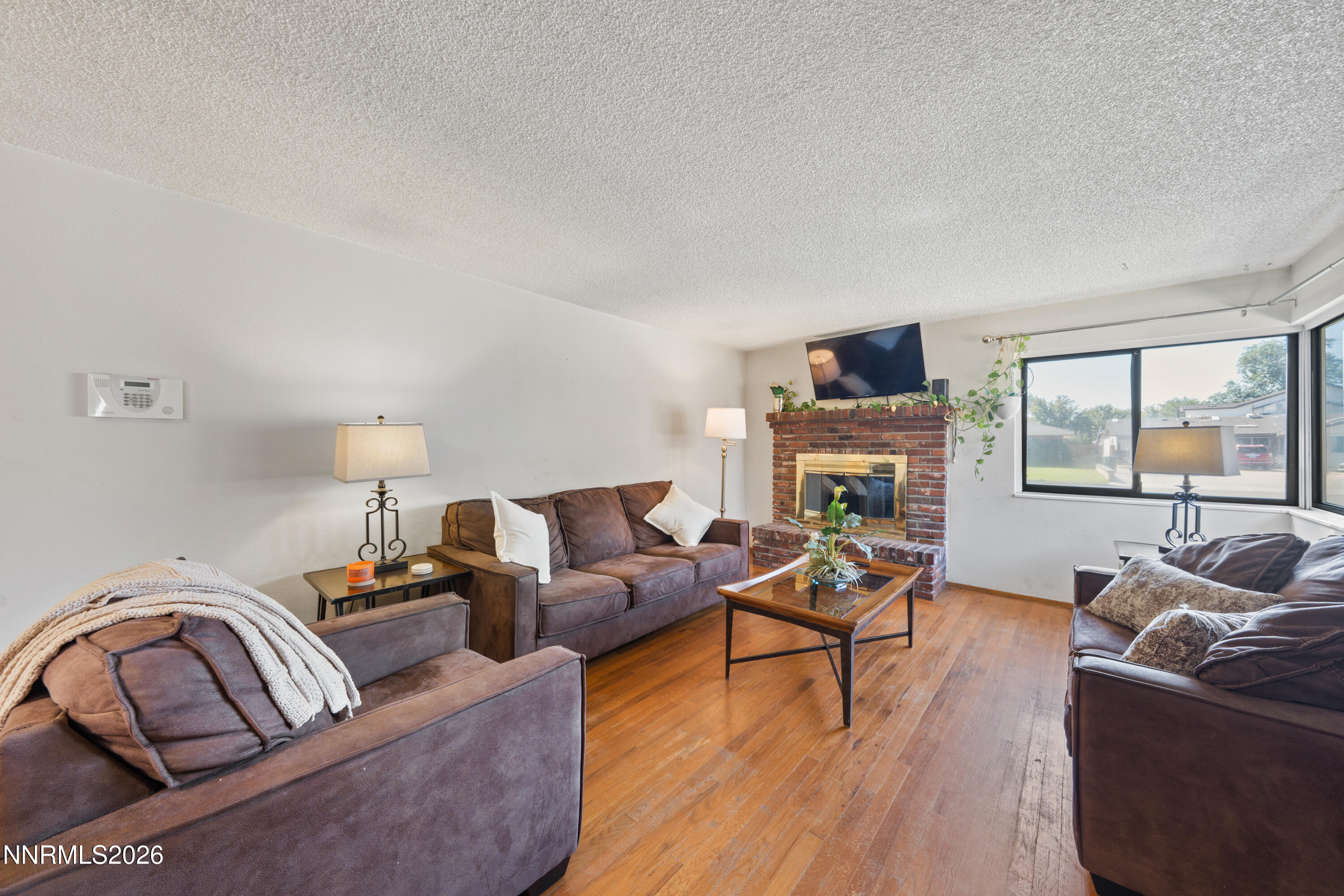 12 E Quail Street Property Photo 8