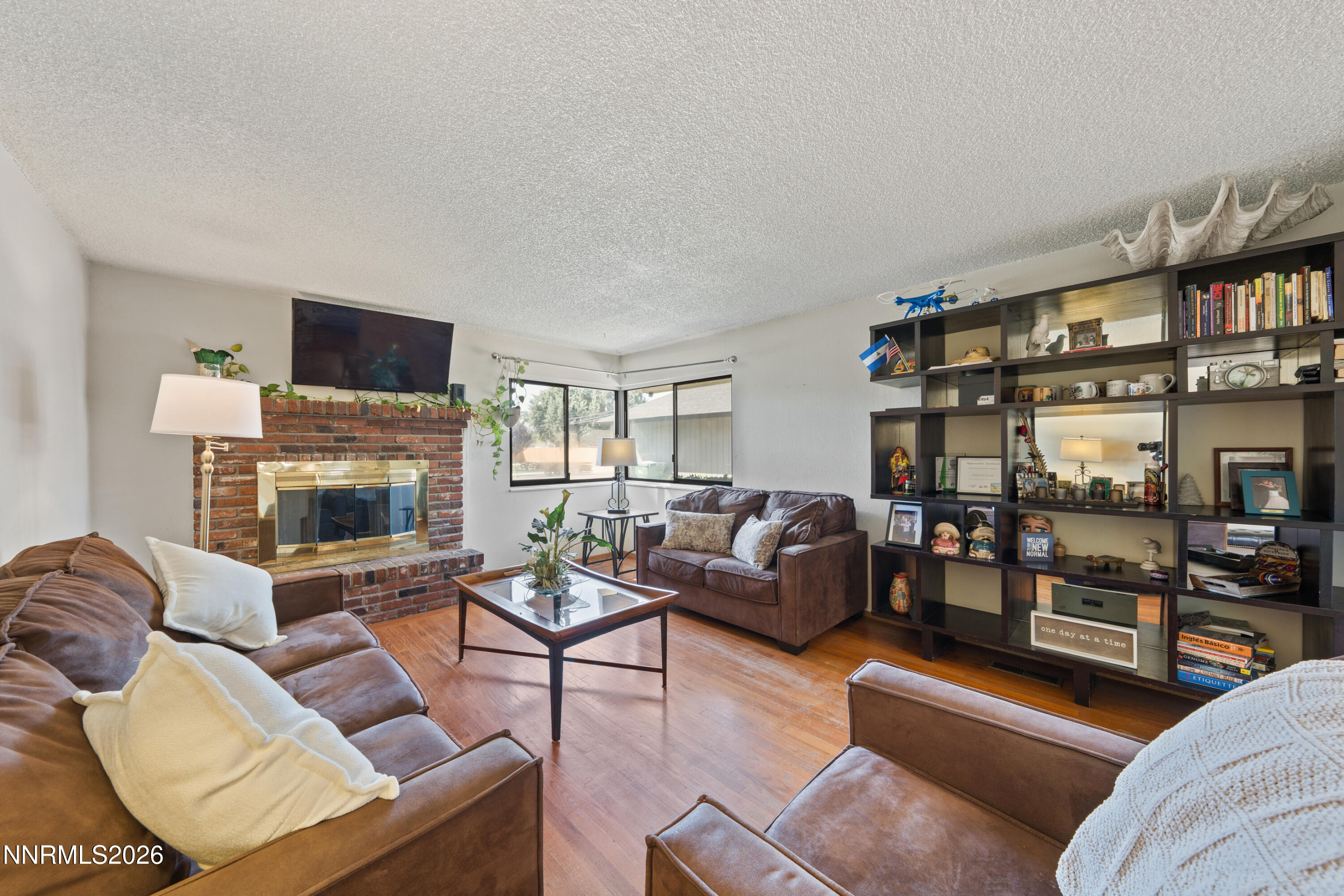 12 E Quail Street Property Photo 9
