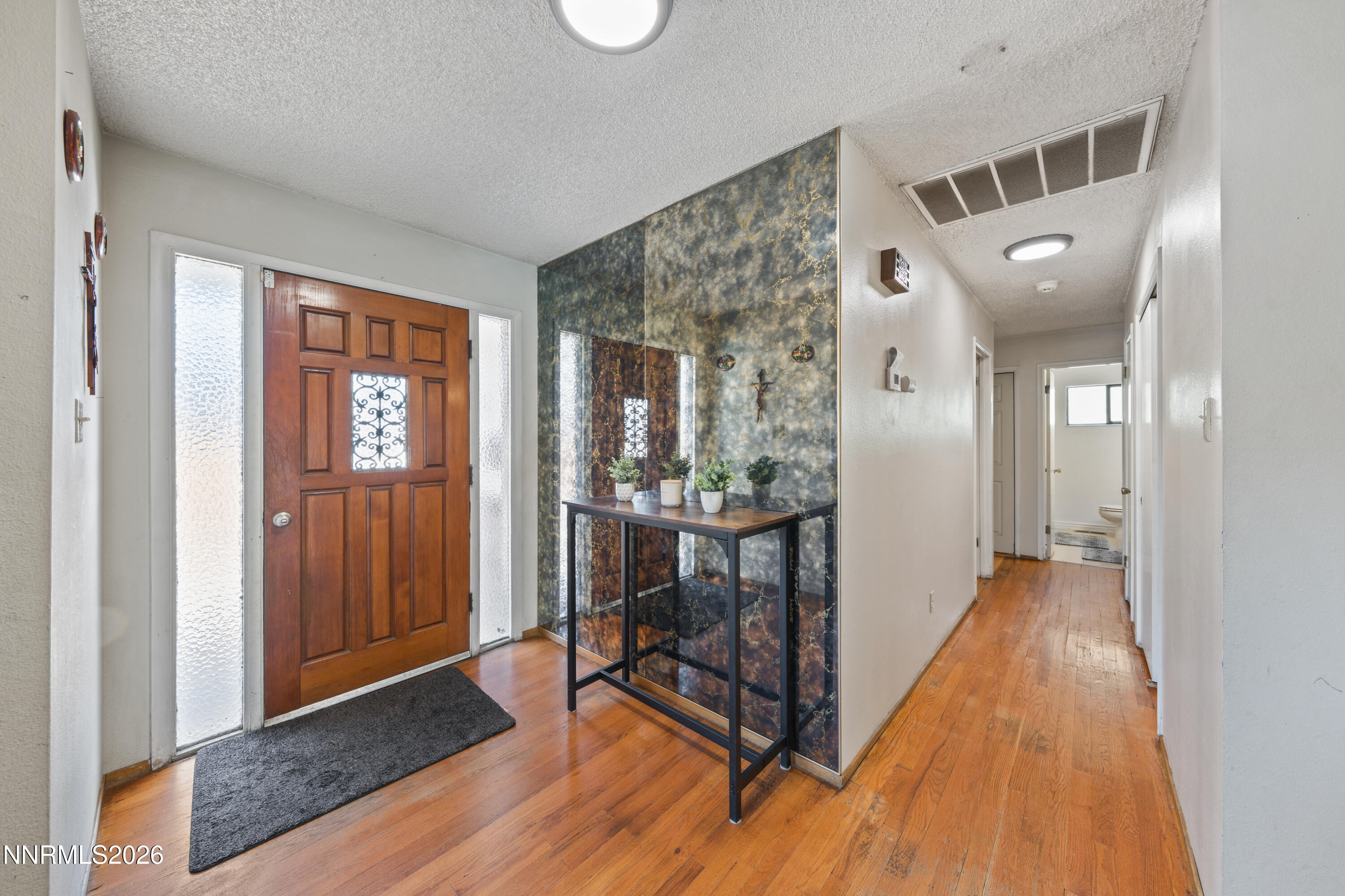 12 E Quail Street Property Photo 10