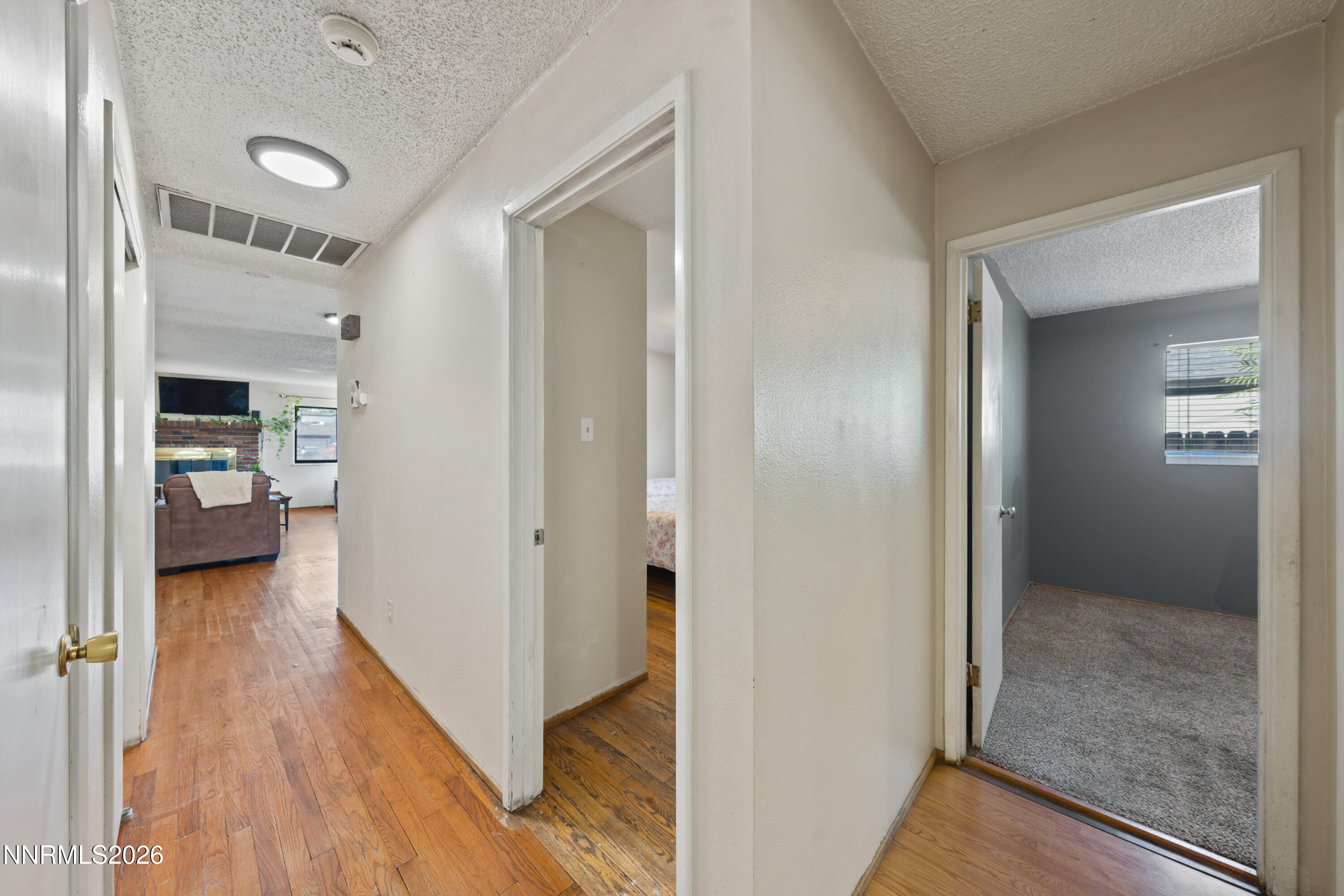 12 E Quail Street Property Photo 15