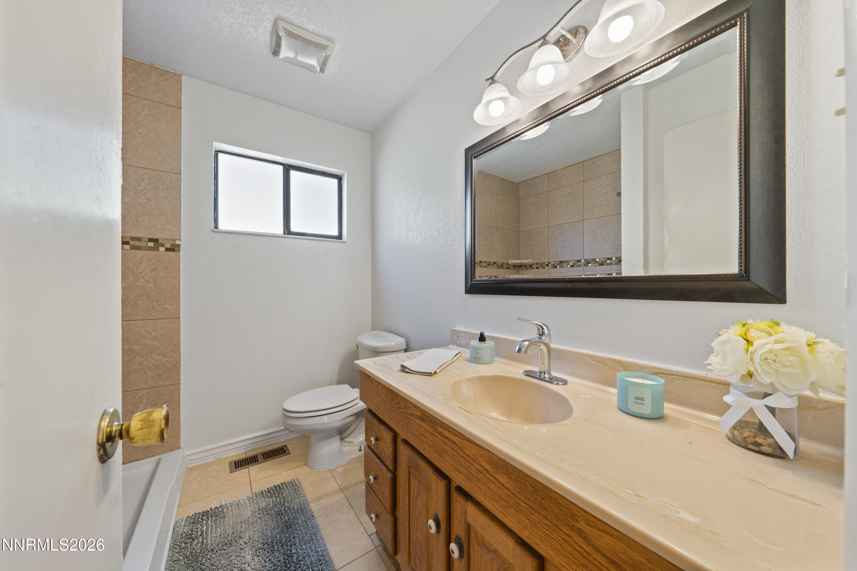 12 E Quail Street Property Photo 17