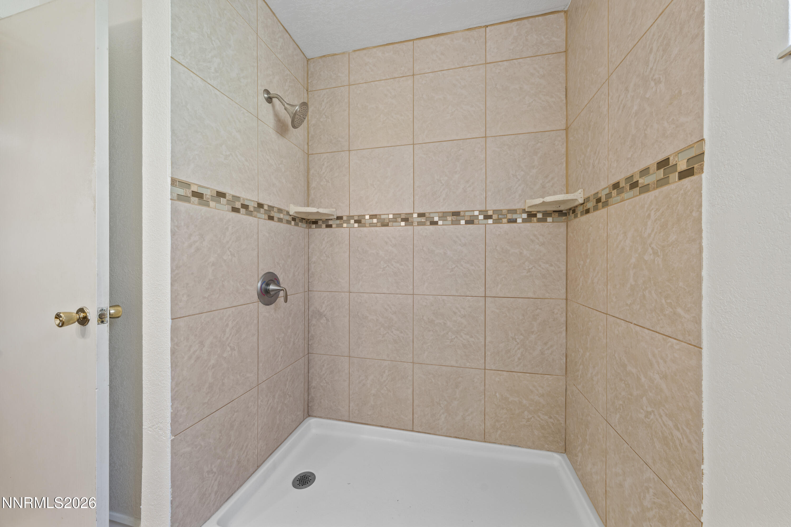 12 E Quail Street Property Photo 18