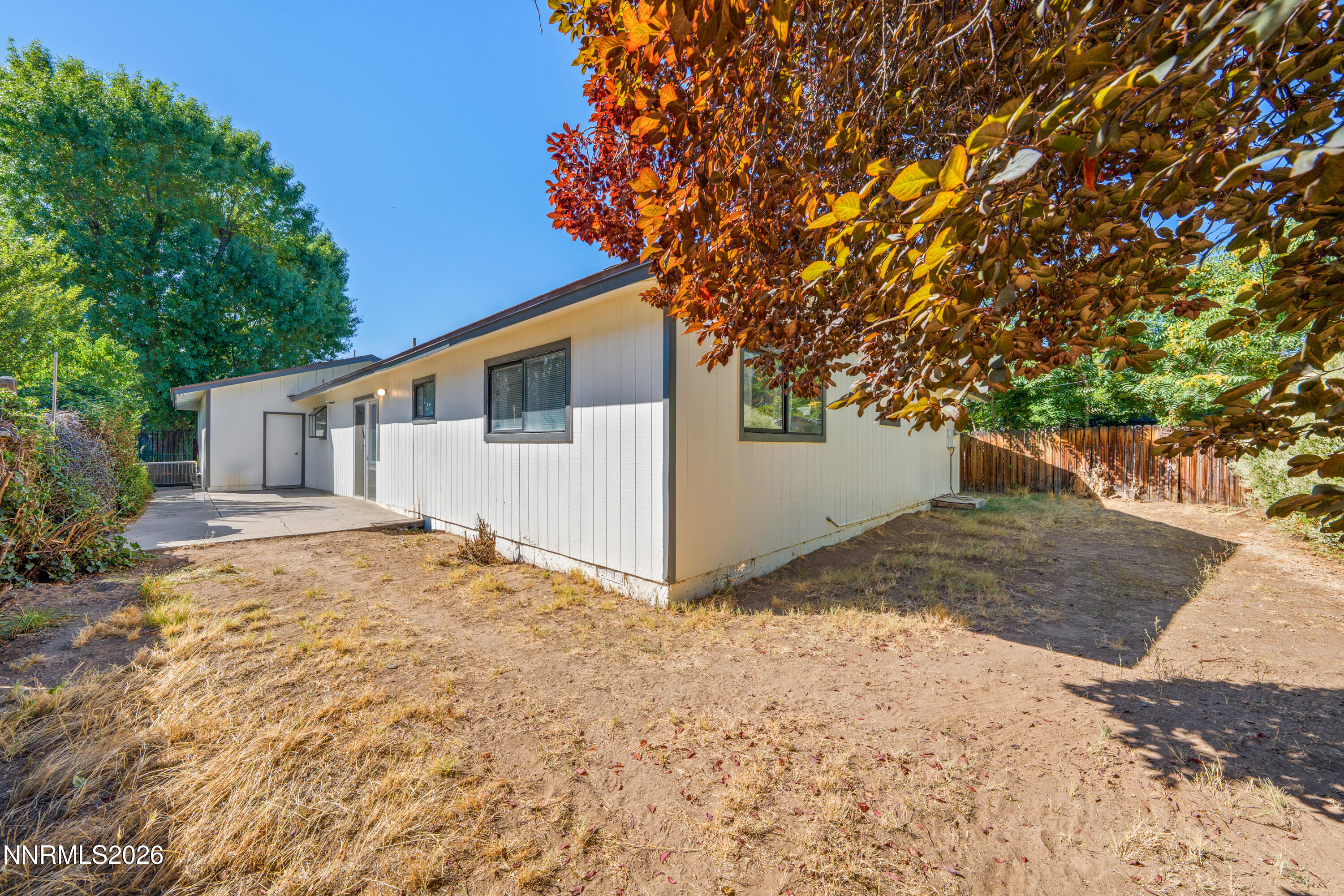 12 E Quail Street Property Photo 23