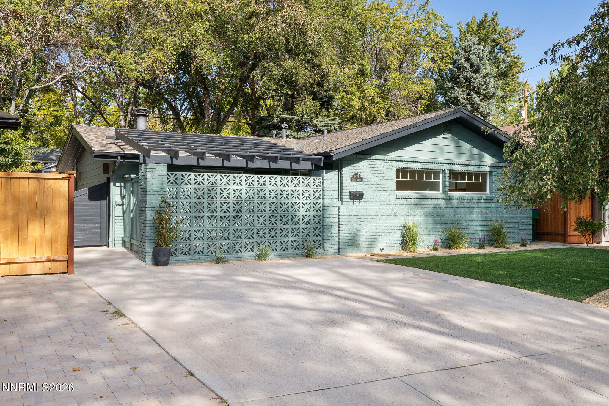 1475 Nixon Avenue Property Photo 1