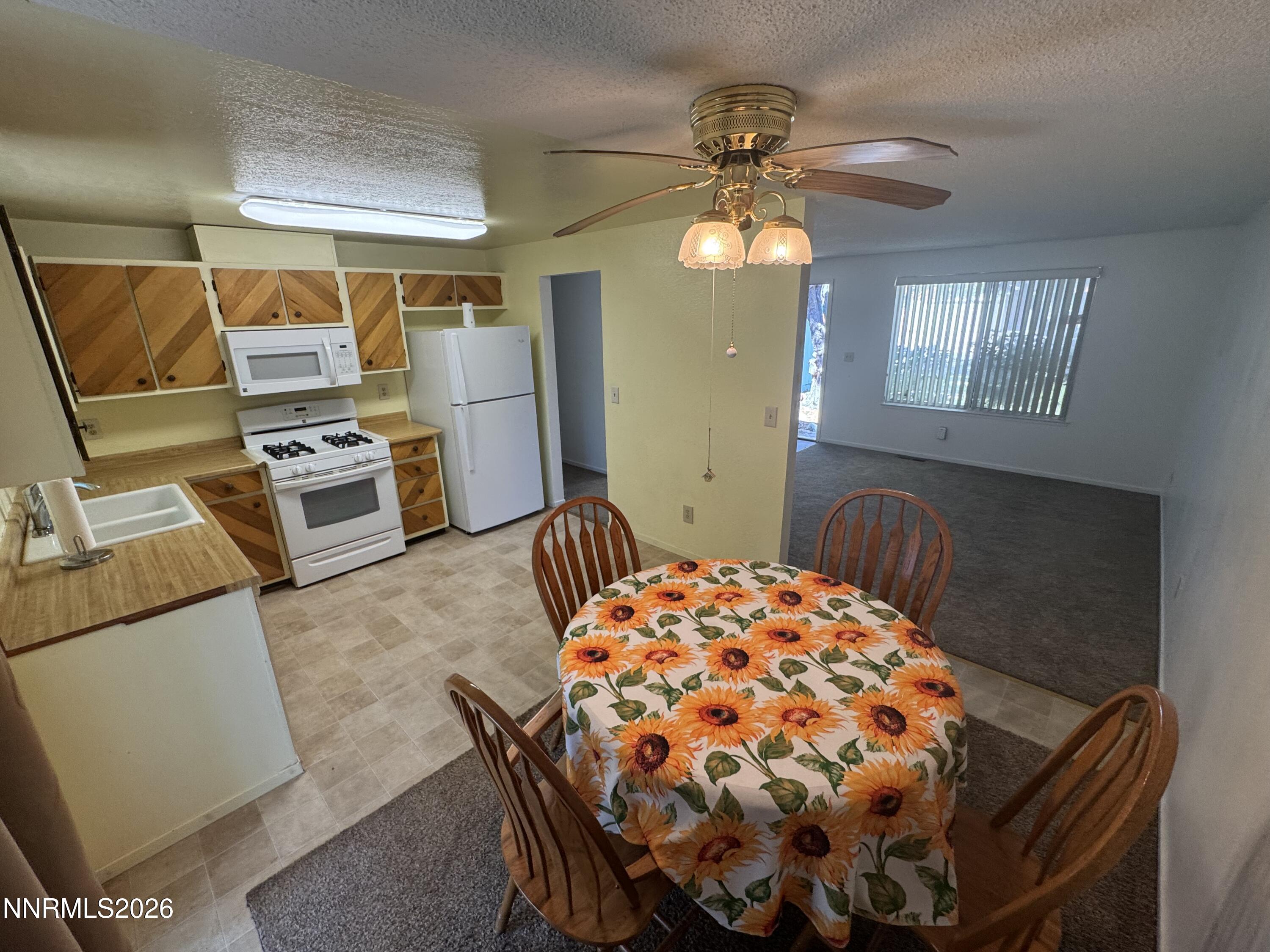 10052 Albite Street Property Photo 5