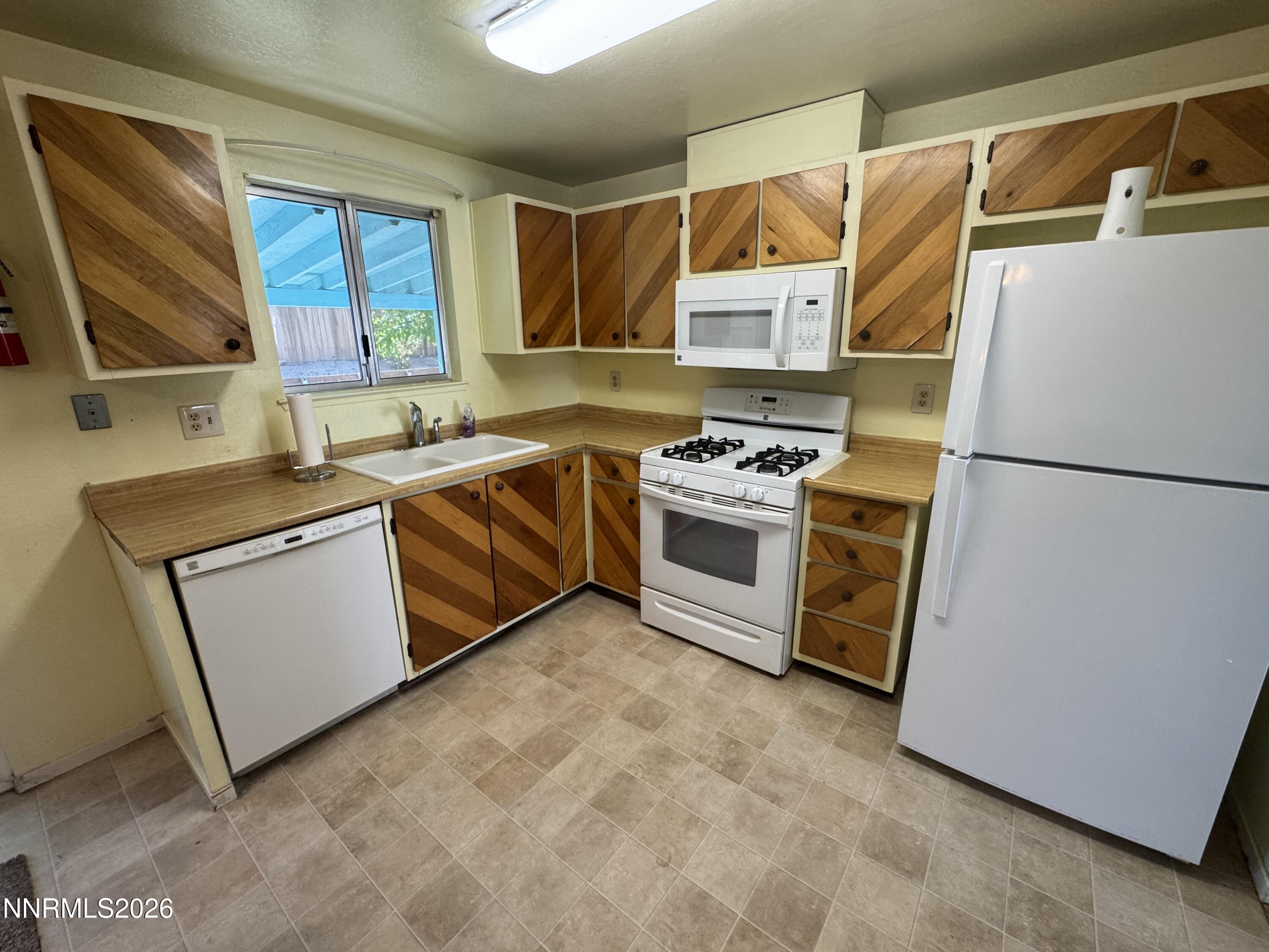 10052 Albite Street Property Photo 6