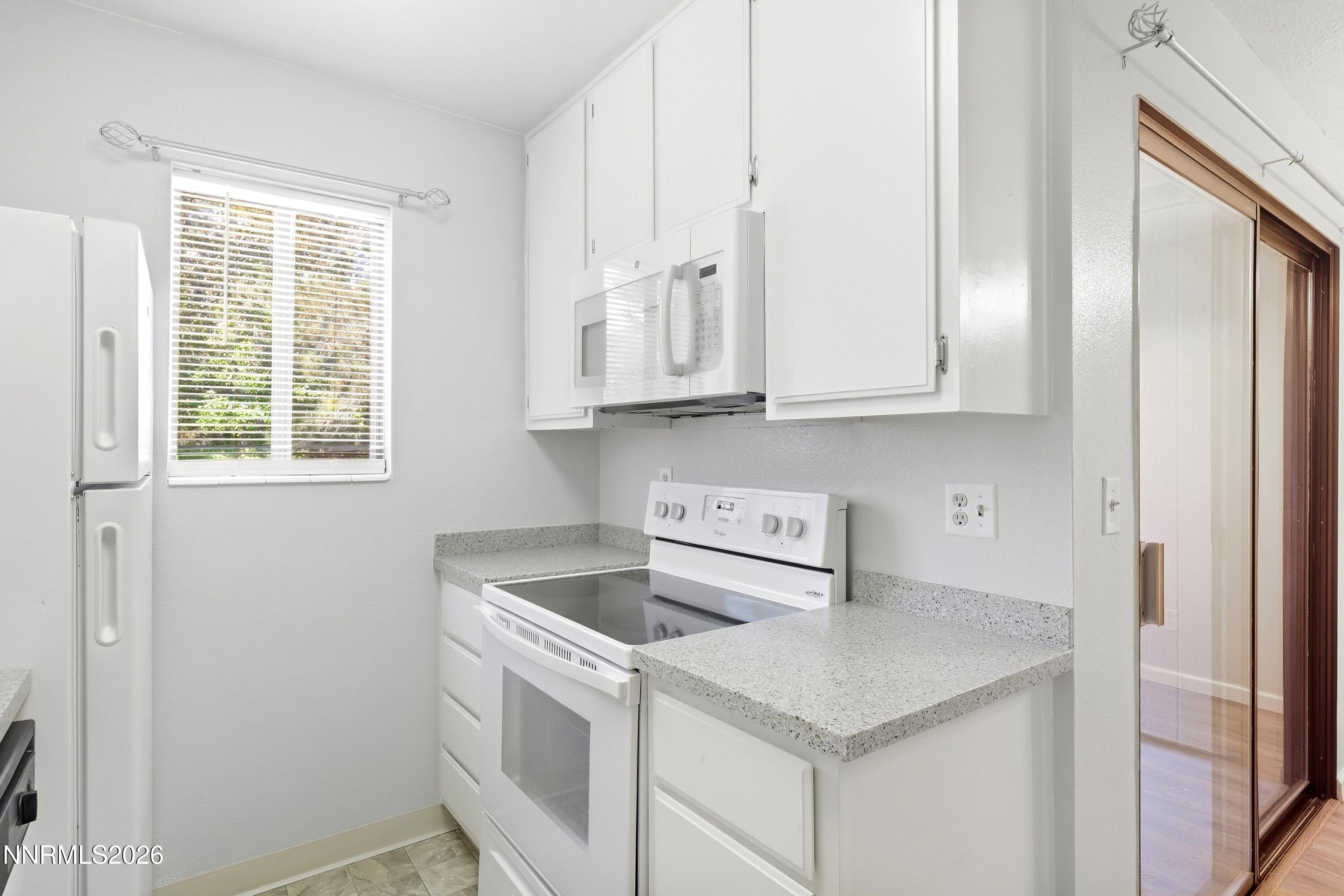 4573 Reggie Road Property Photo 4