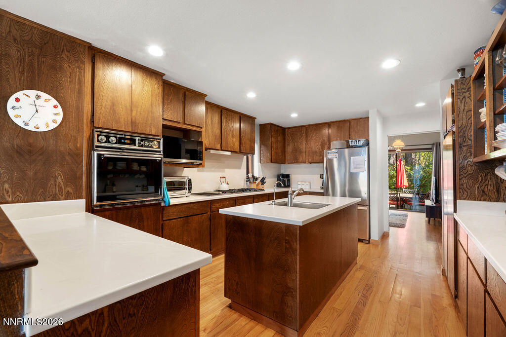 610 Lake Shore Boulevard Property Photo 16
