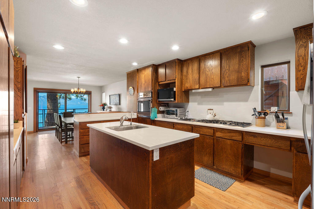 610 Lake Shore Boulevard Property Photo 23