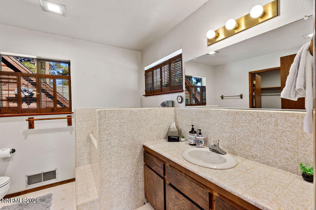 610 Lake Shore Boulevard Property Photo 31