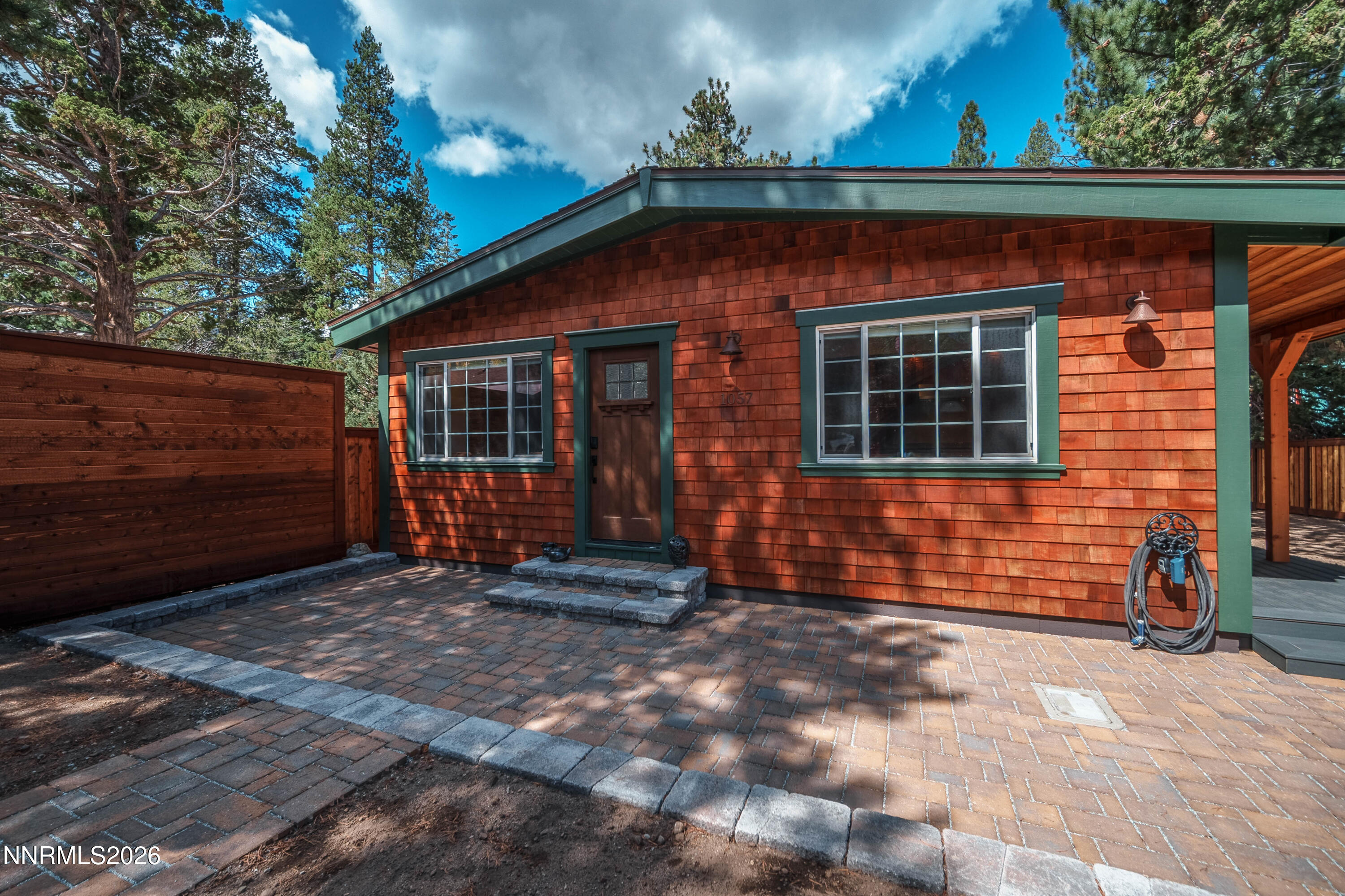 1057 Mohawk Street Property Photo 7